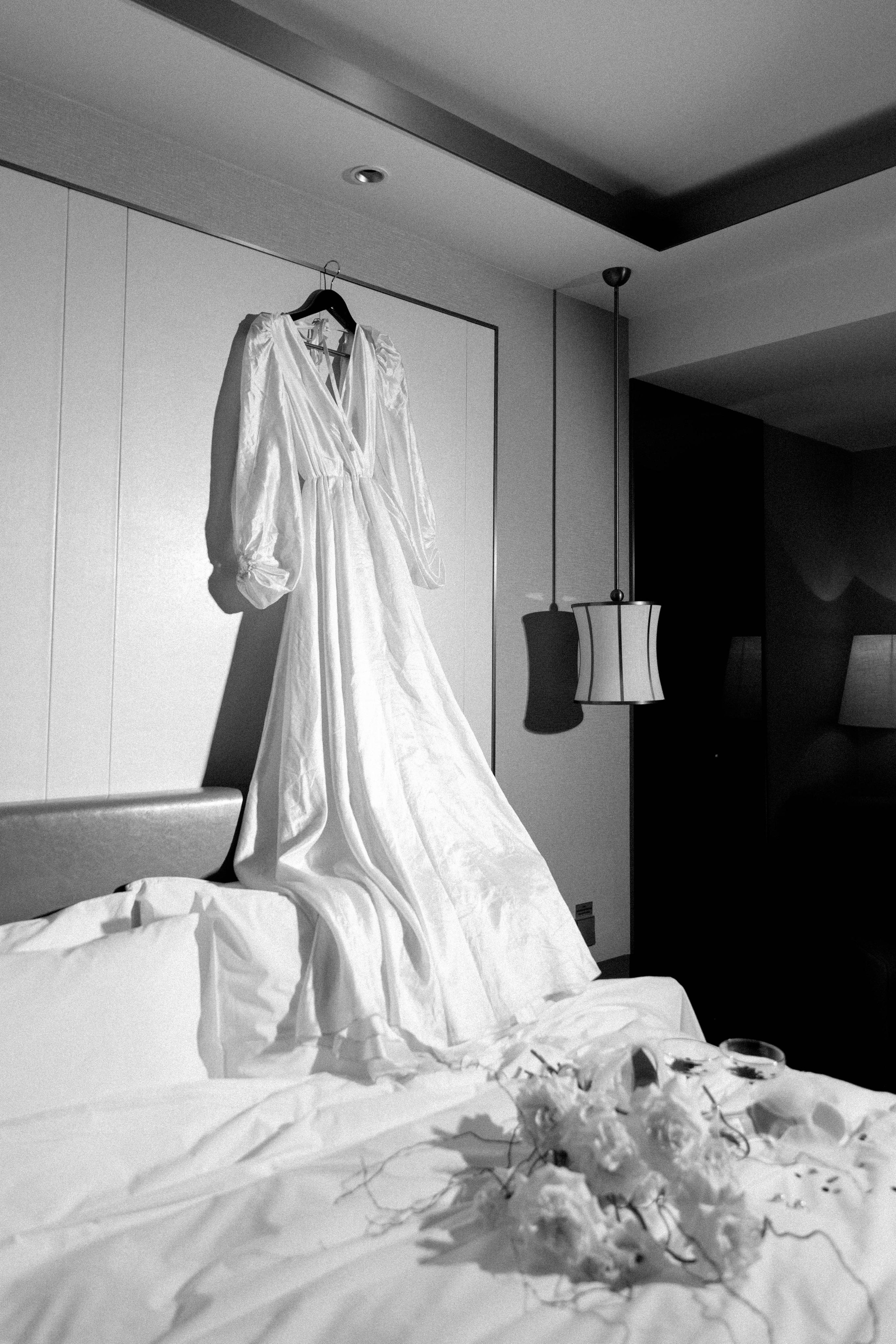 Совместные сборы в отеле. Свадебный фотограф Полина Панина