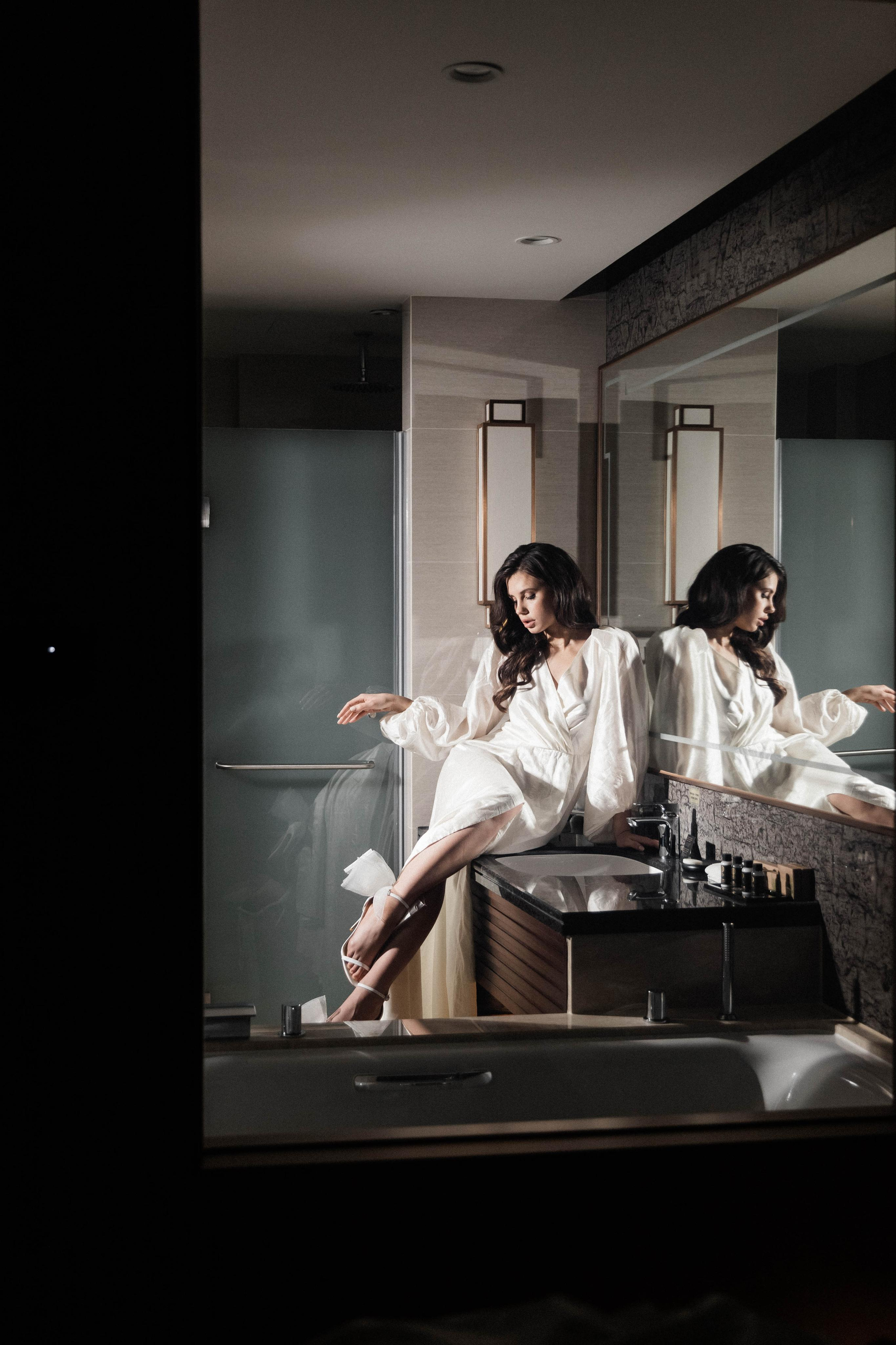 Совместные сборы в отеле. Свадебный фотограф Полина Панина