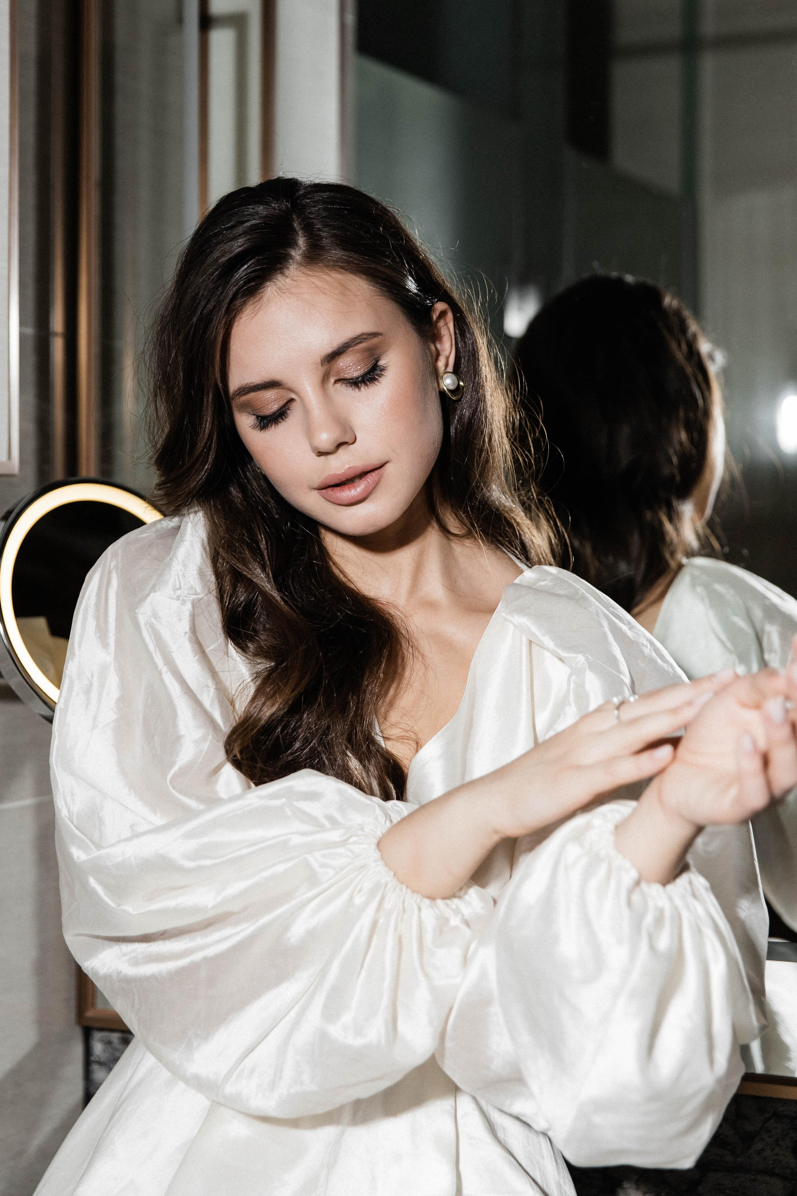 Совместные сборы в отеле. Свадебный фотограф Полина Панина