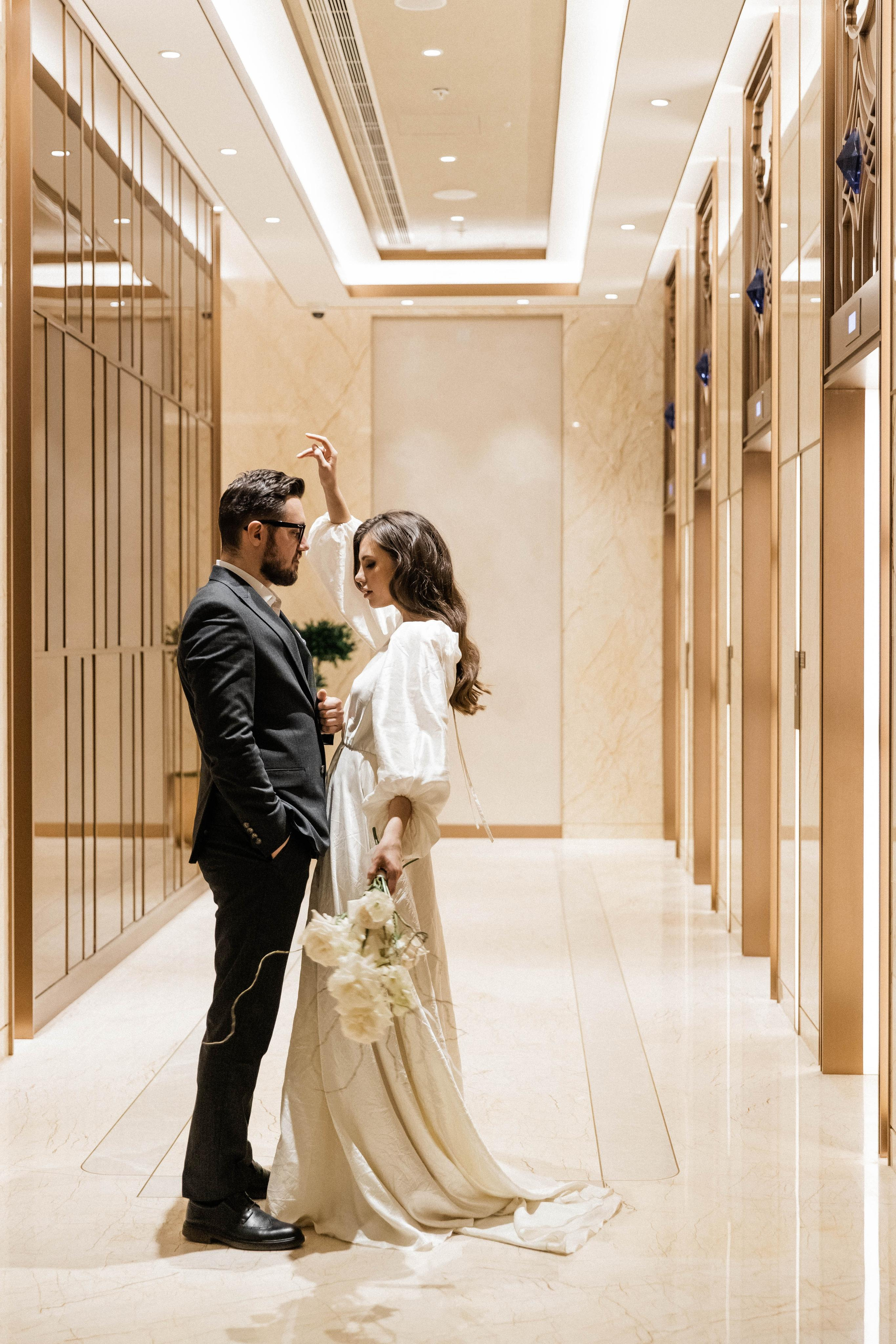 Совместные сборы в отеле. Свадебный фотограф Полина Панина