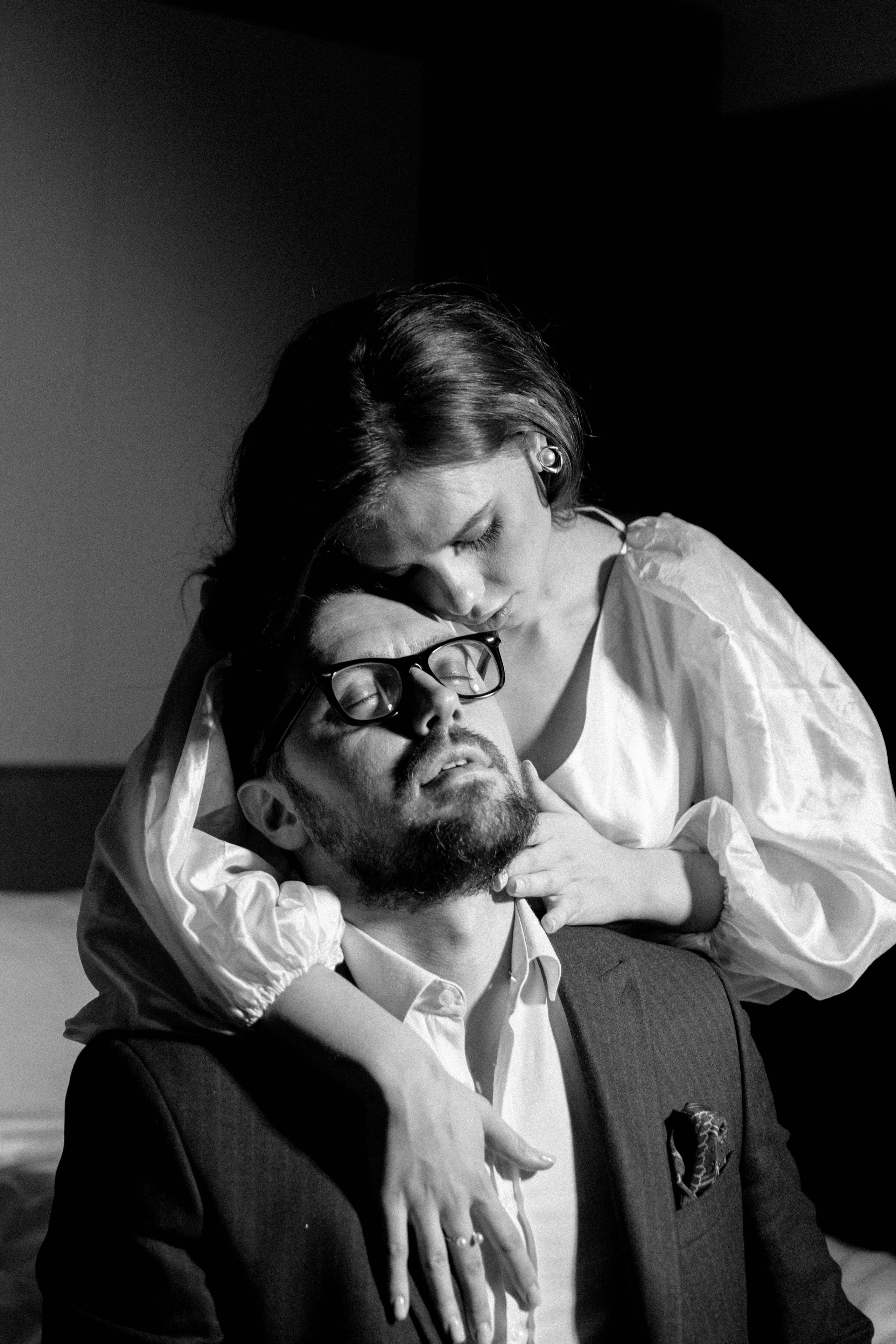 Совместные сборы в отеле. Свадебный фотограф Полина Панина