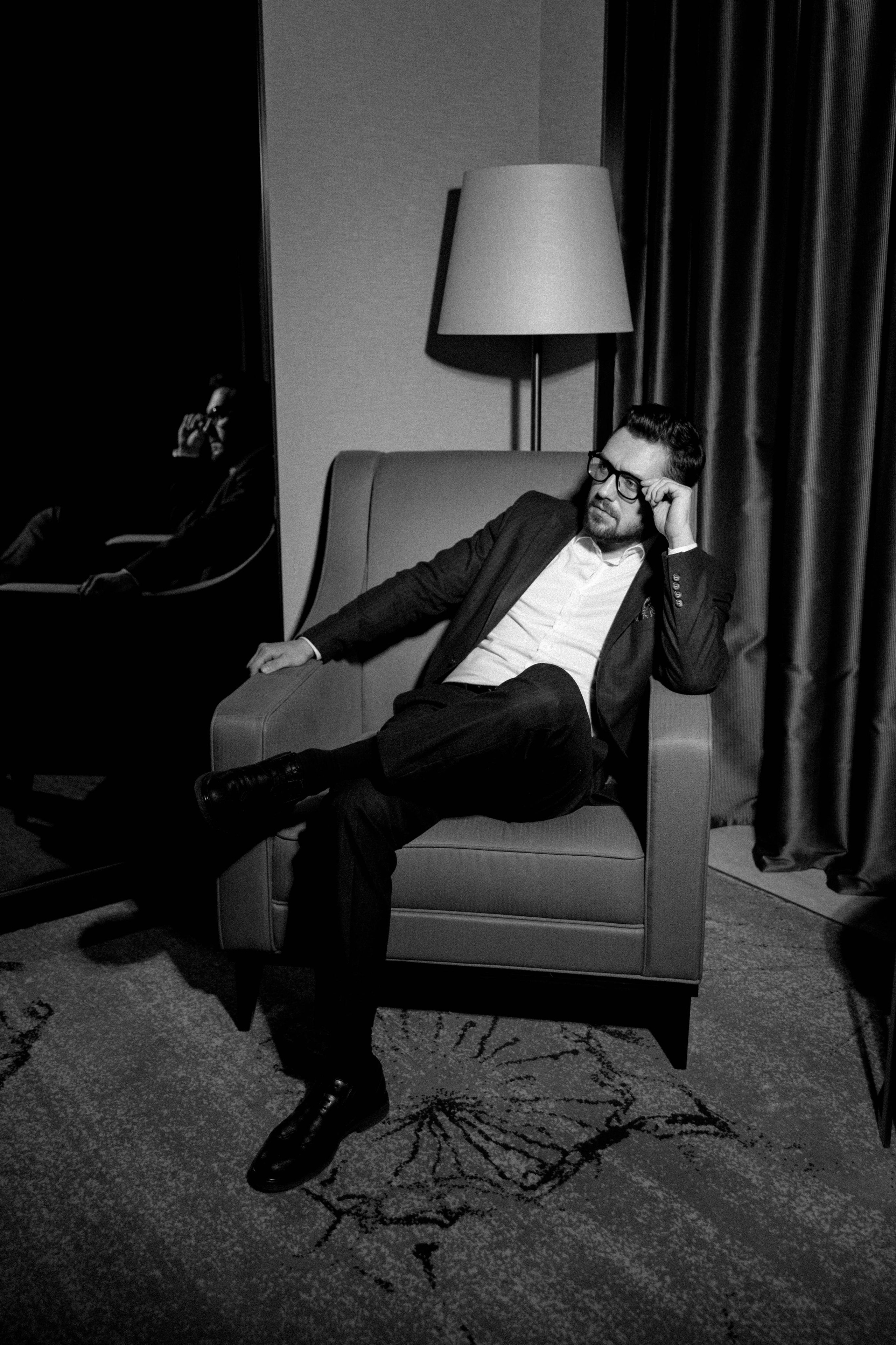 Совместные сборы в отеле. Свадебный фотограф Полина Панина