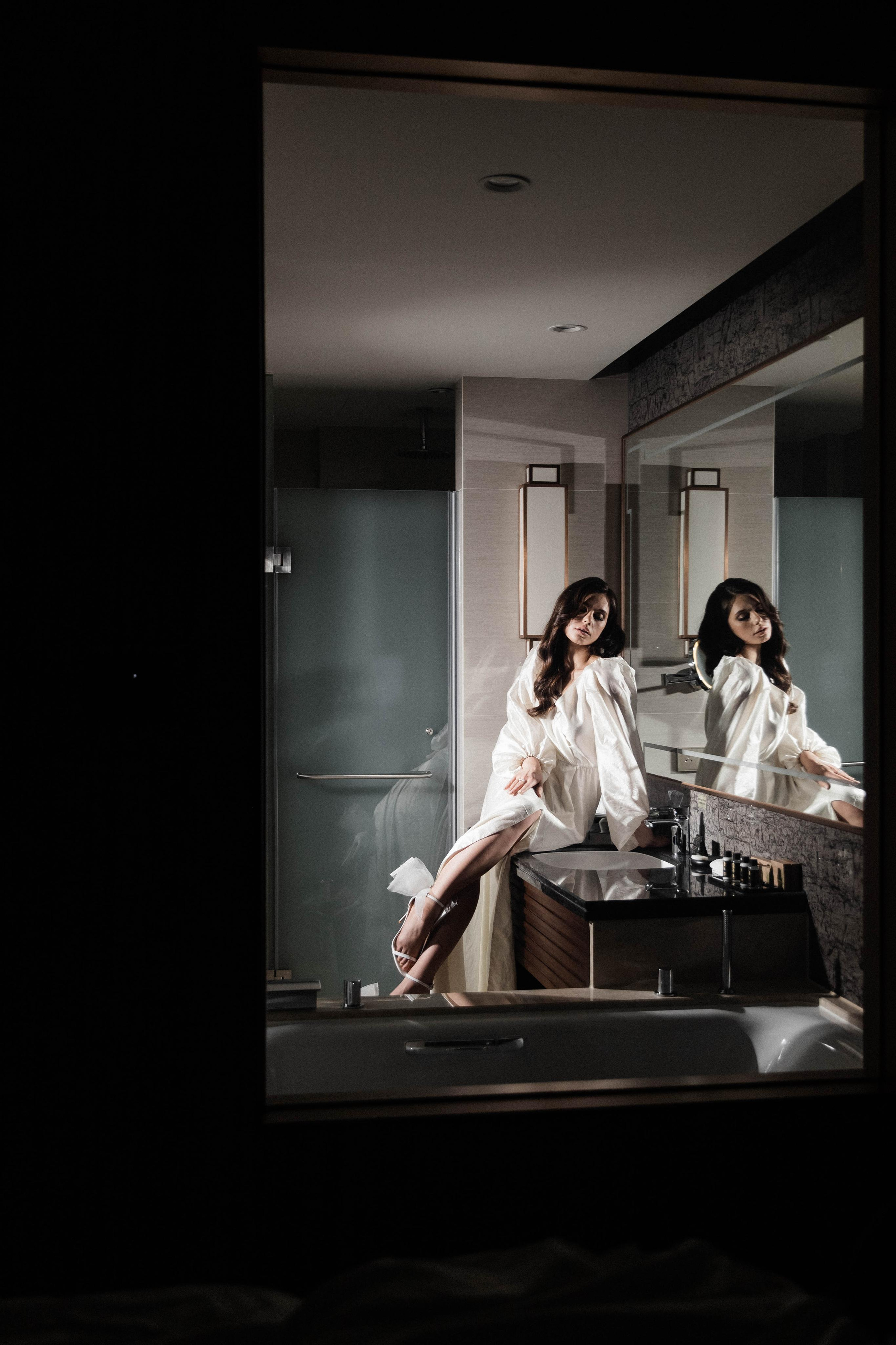 Совместные сборы в отеле. Свадебный фотограф Полина Панина