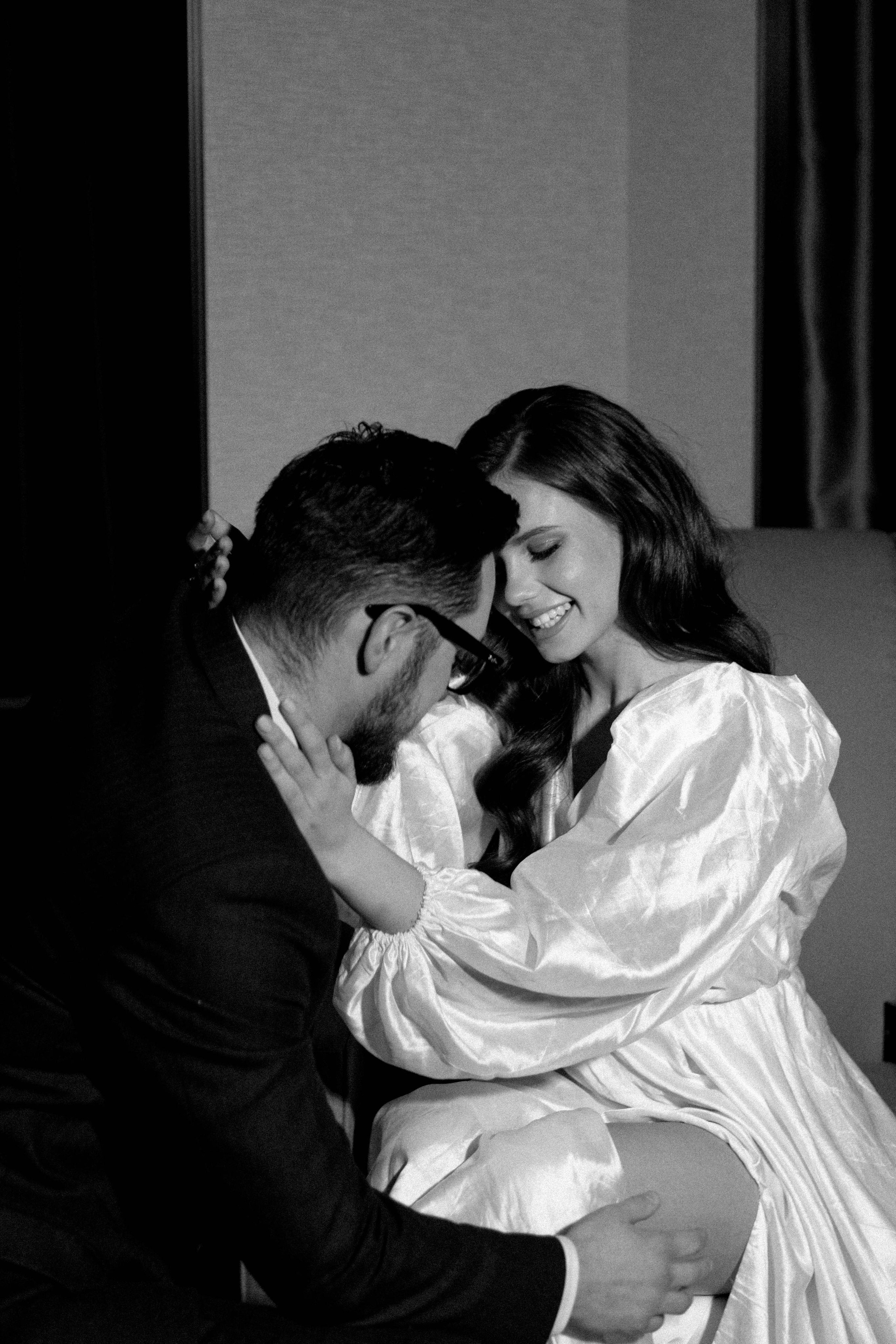 Совместные сборы в отеле. Свадебный фотограф Полина Панина