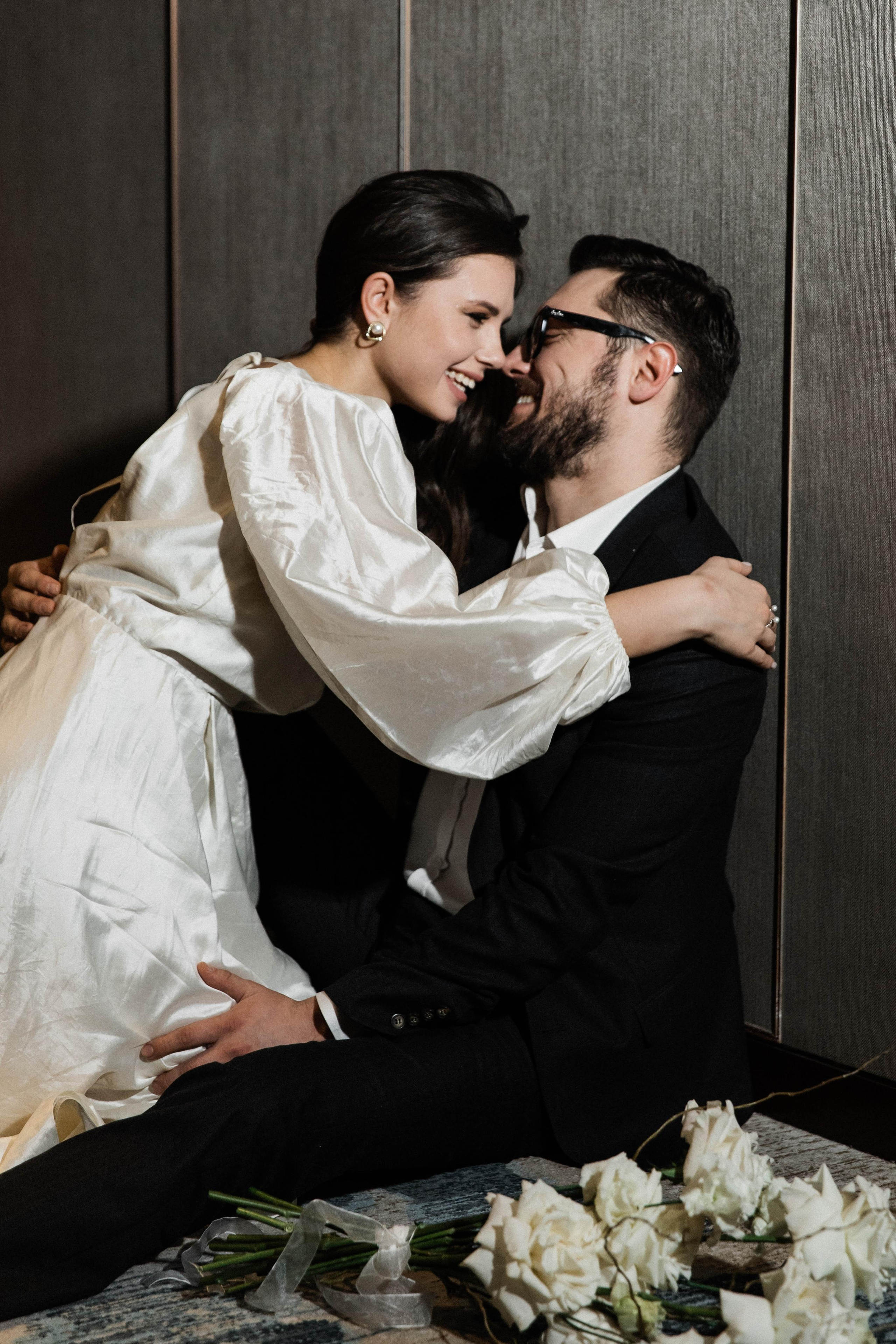 Совместные сборы в отеле. Свадебный фотограф Полина Панина