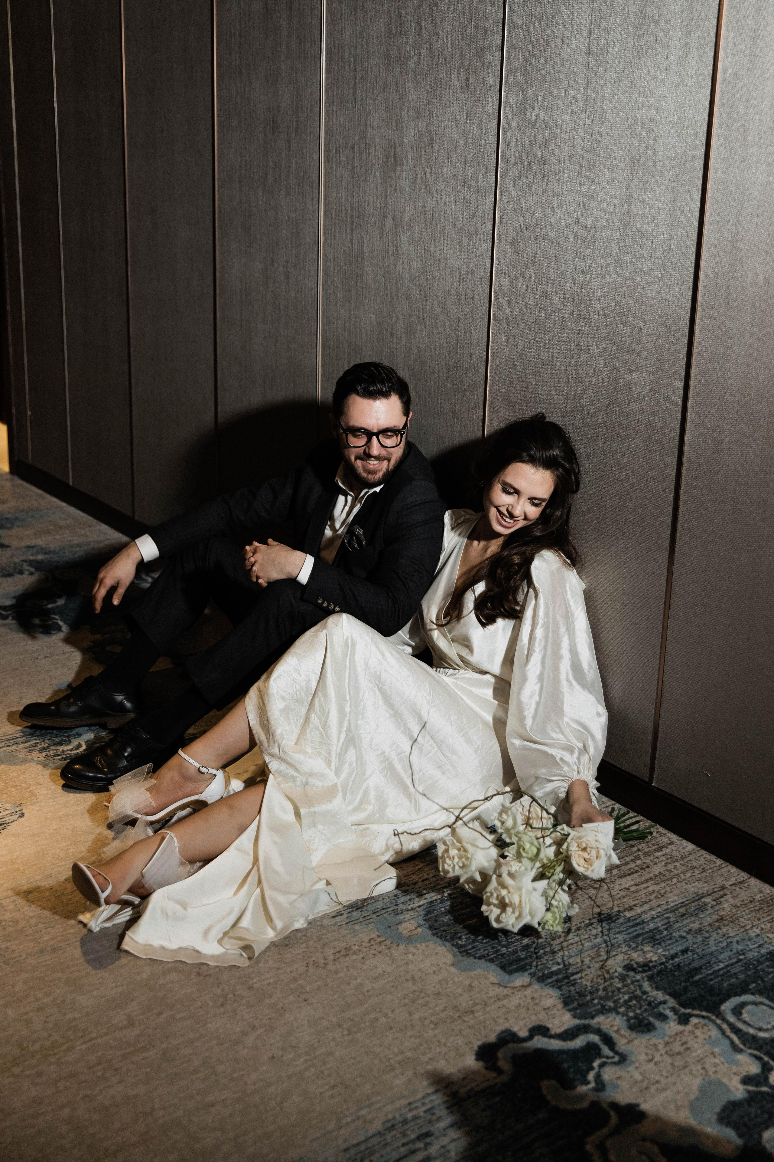 Совместные сборы в отеле. Свадебный фотограф Полина Панина