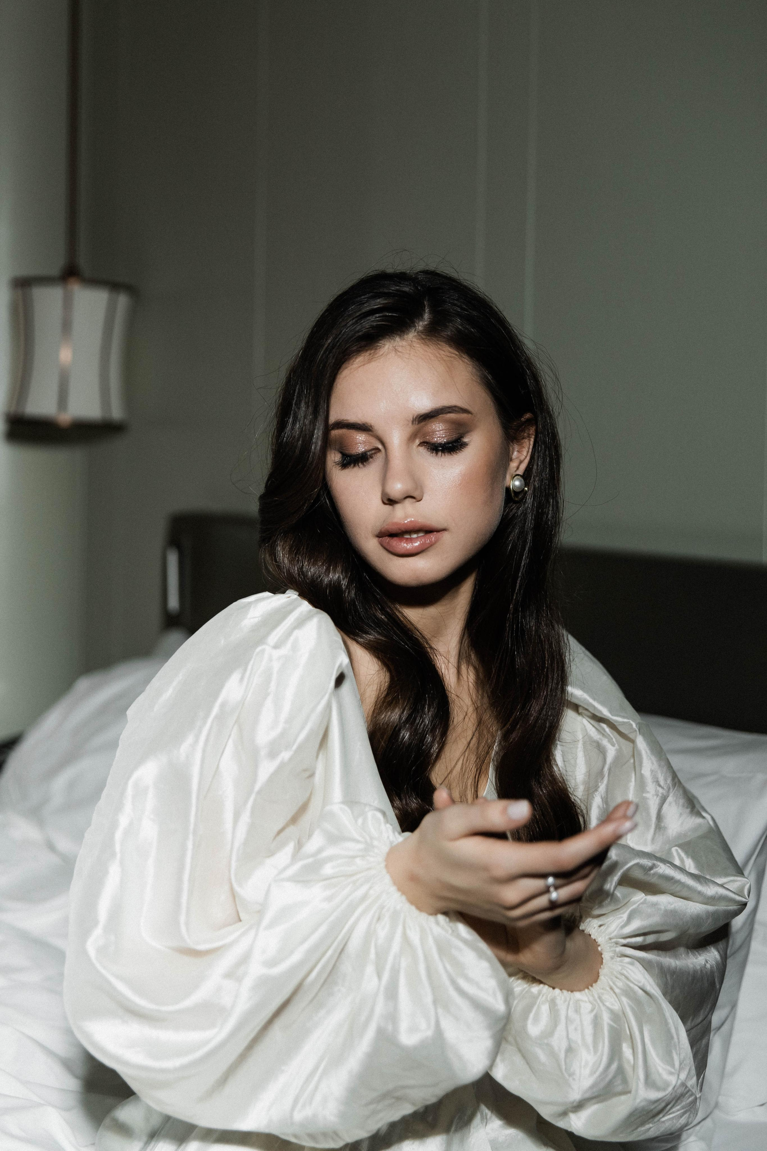 Совместные сборы в отеле. Свадебный фотограф Полина Панина