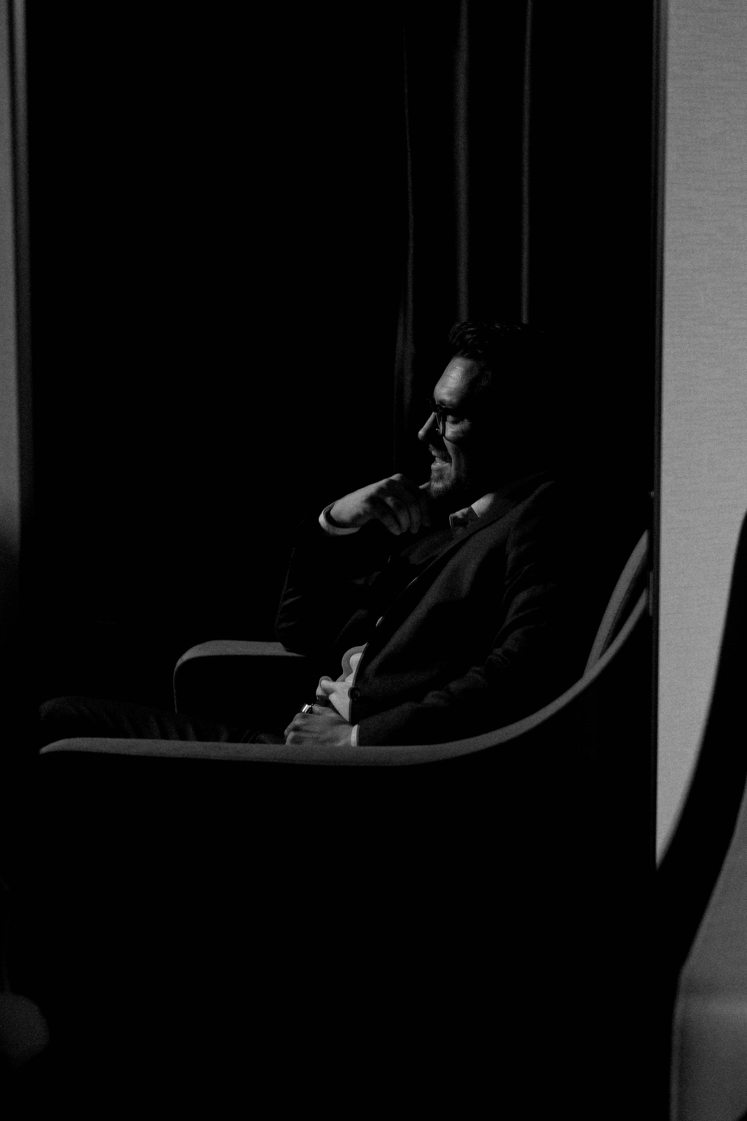 Совместные сборы в отеле. Свадебный фотограф Полина Панина