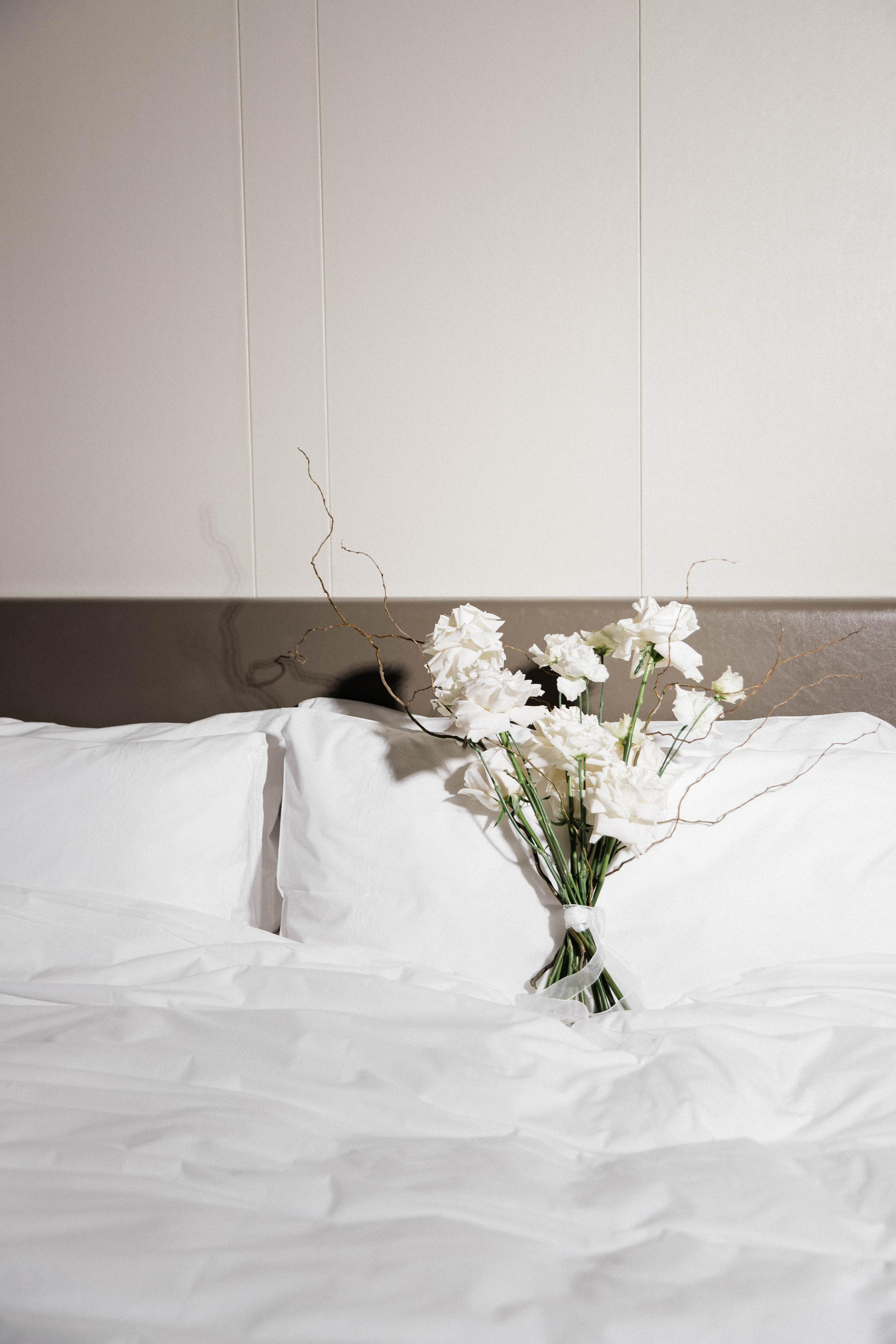 Совместные сборы в отеле. Свадебный фотограф Полина Панина