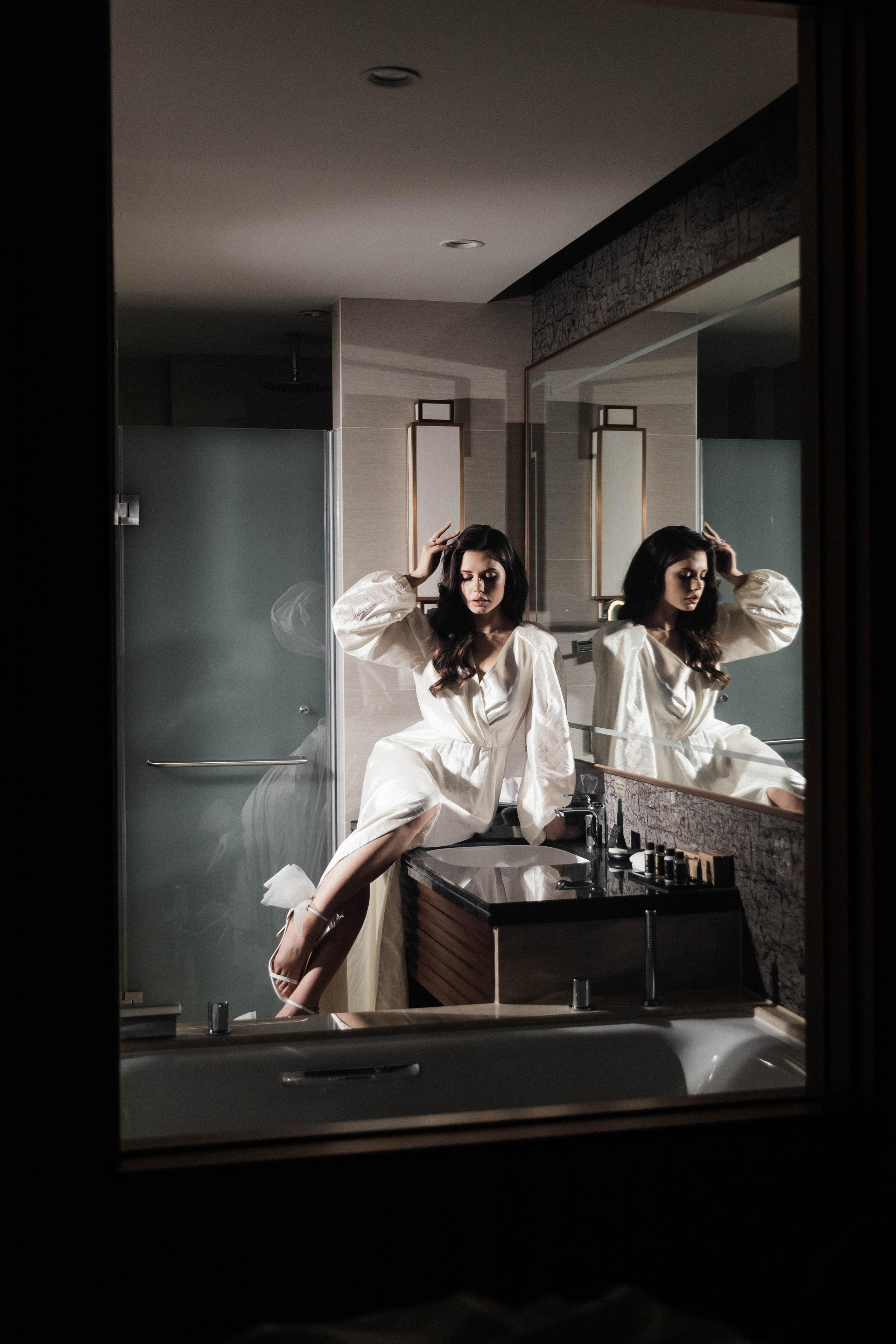 Совместные сборы в отеле. Свадебный фотограф Полина Панина