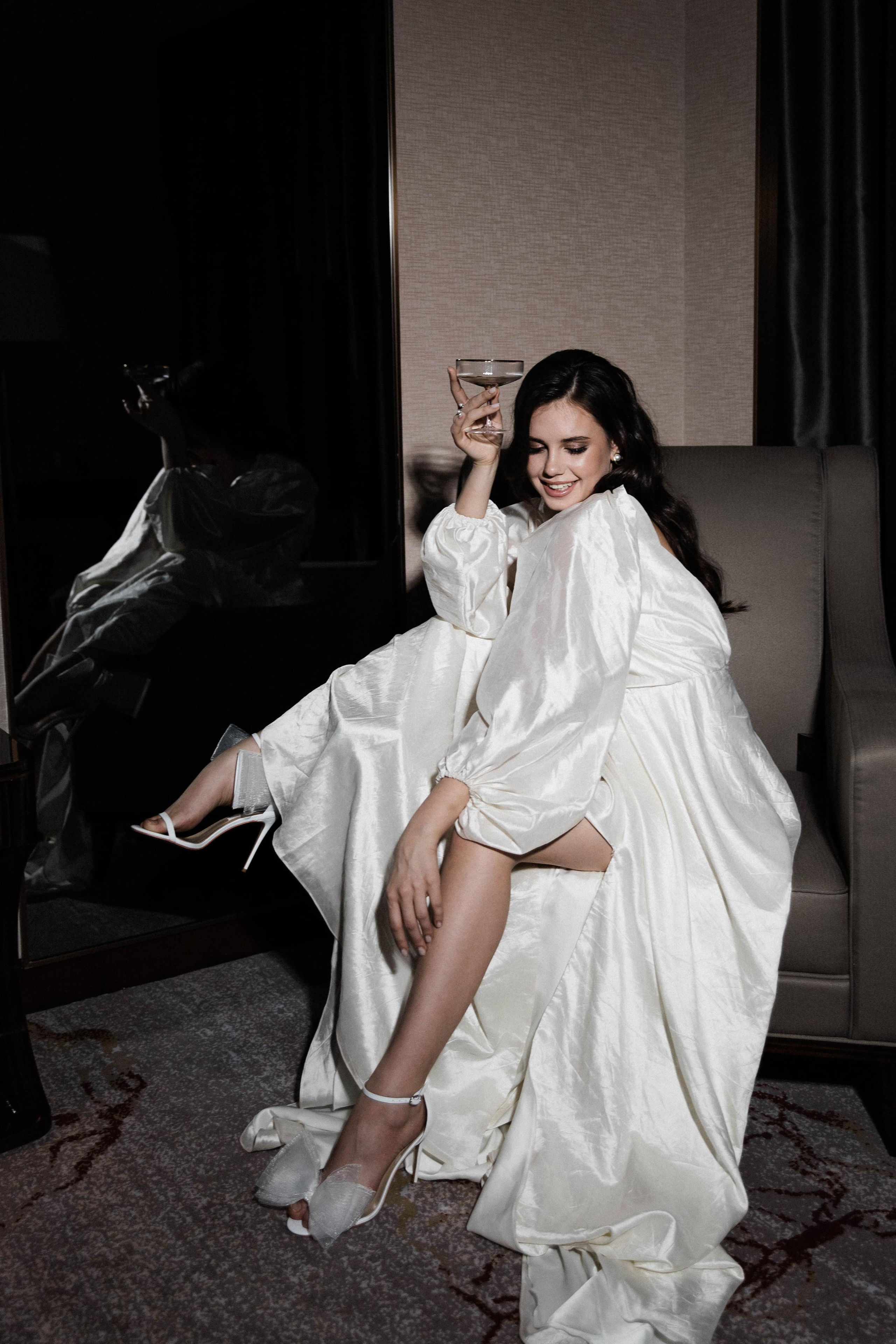 Совместные сборы в отеле. Свадебный фотограф Полина Панина