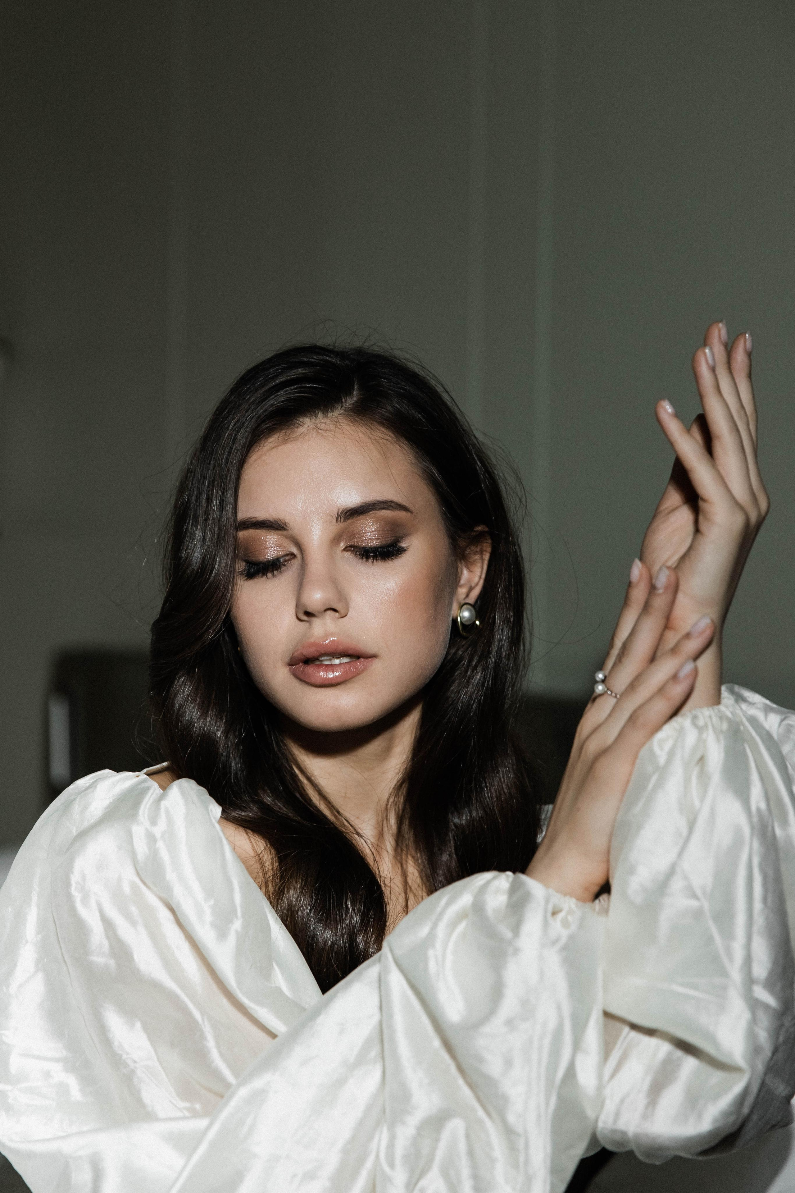 Совместные сборы в отеле. Свадебный фотограф Полина Панина