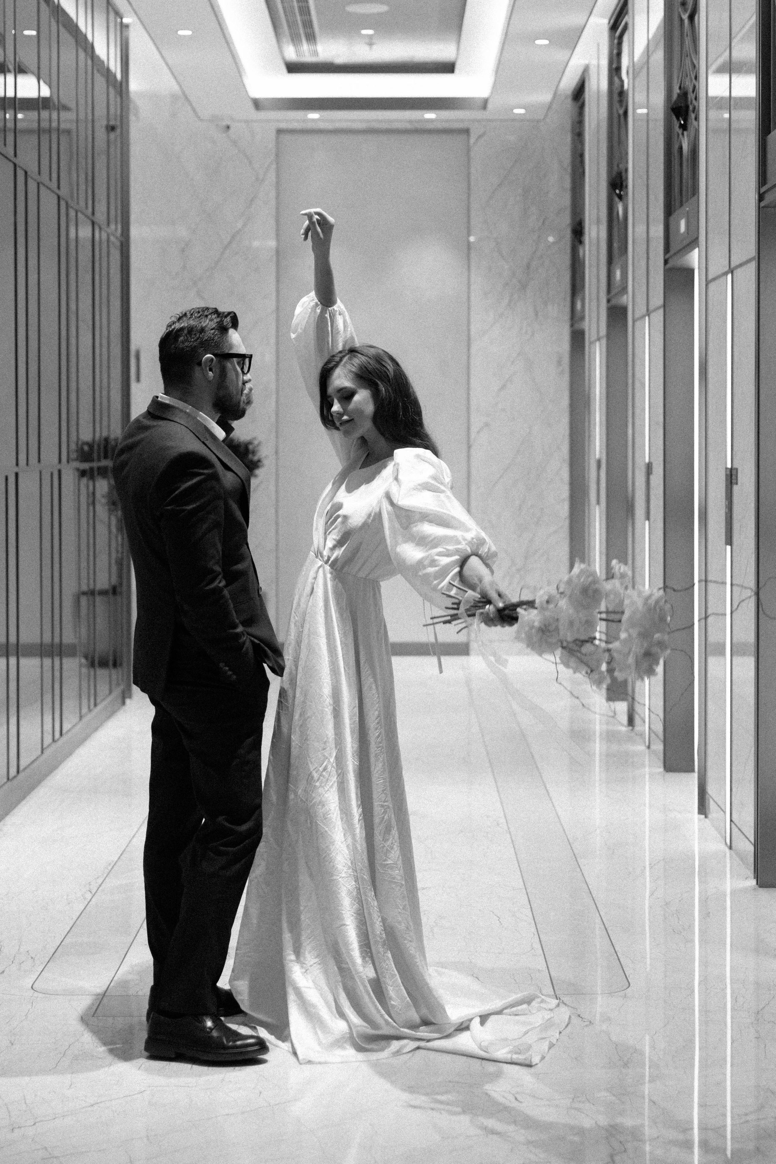 Совместные сборы в отеле. Свадебный фотограф Полина Панина