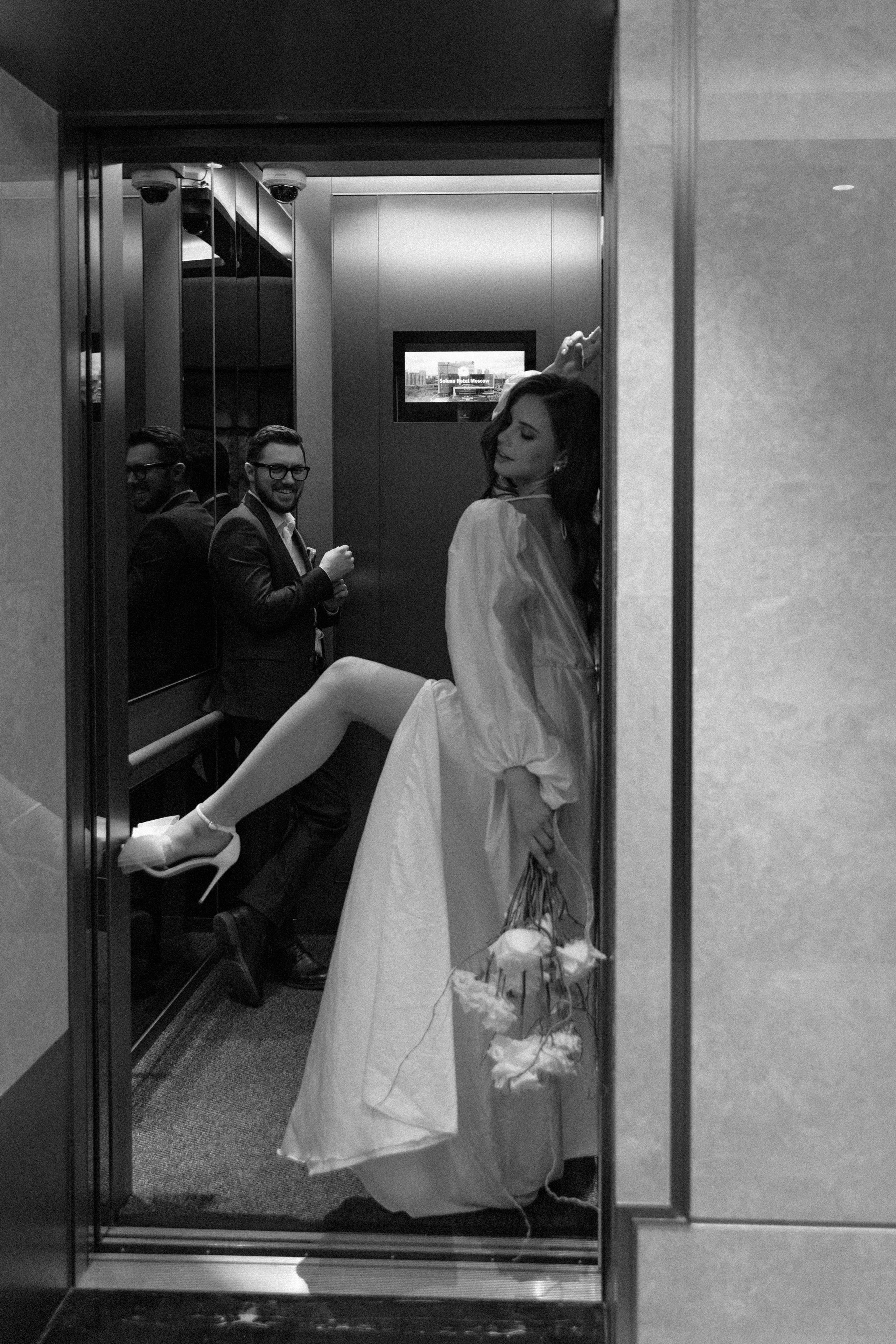 Совместные сборы в отеле. Свадебный фотограф Полина Панина