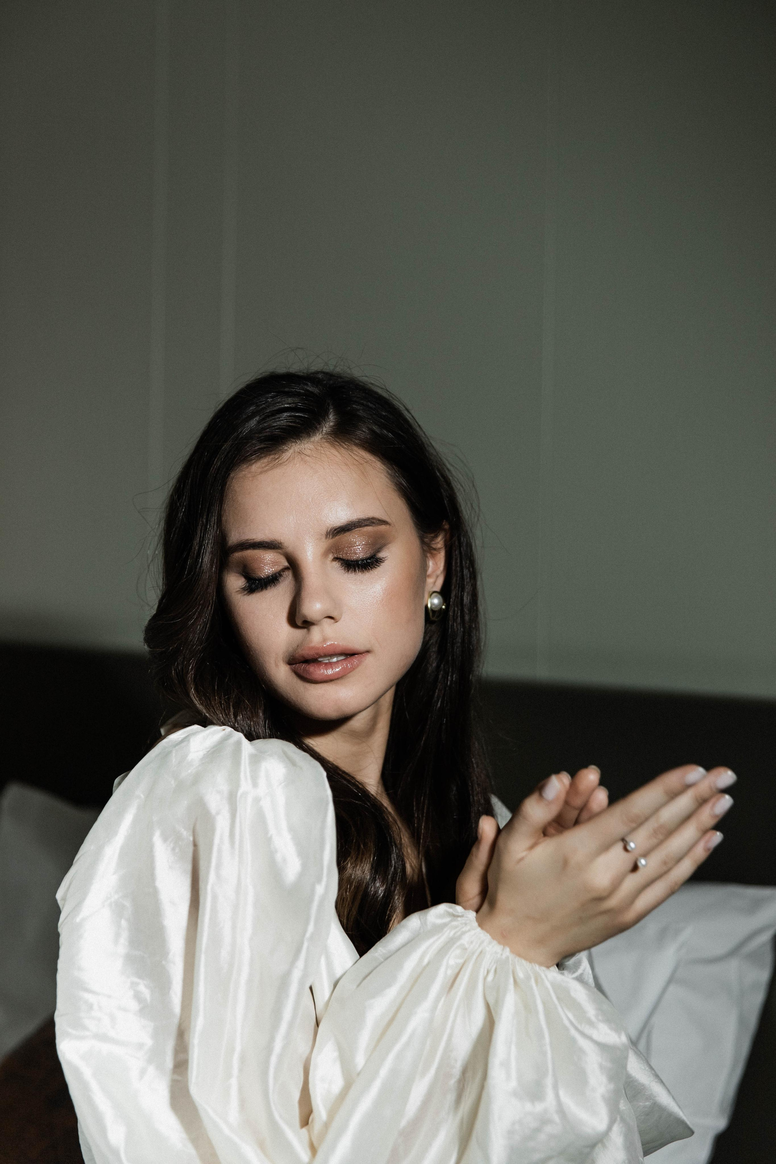 Совместные сборы в отеле. Свадебный фотограф Полина Панина