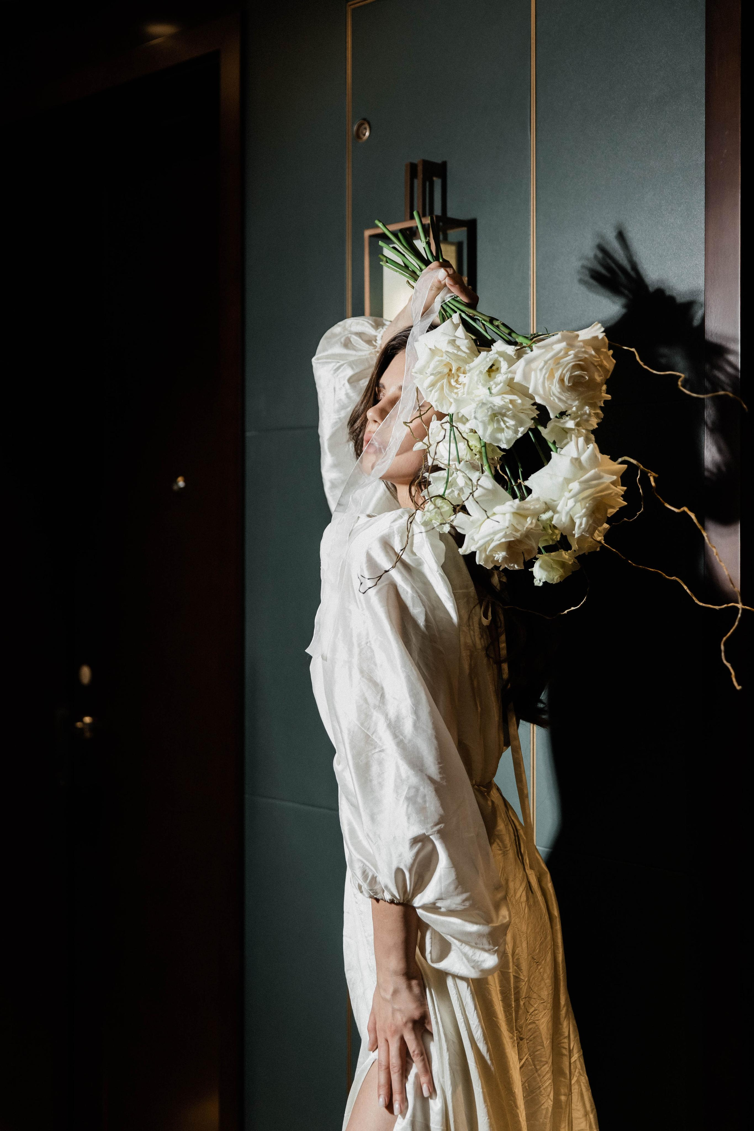 Совместные сборы в отеле. Свадебный фотограф Полина Панина