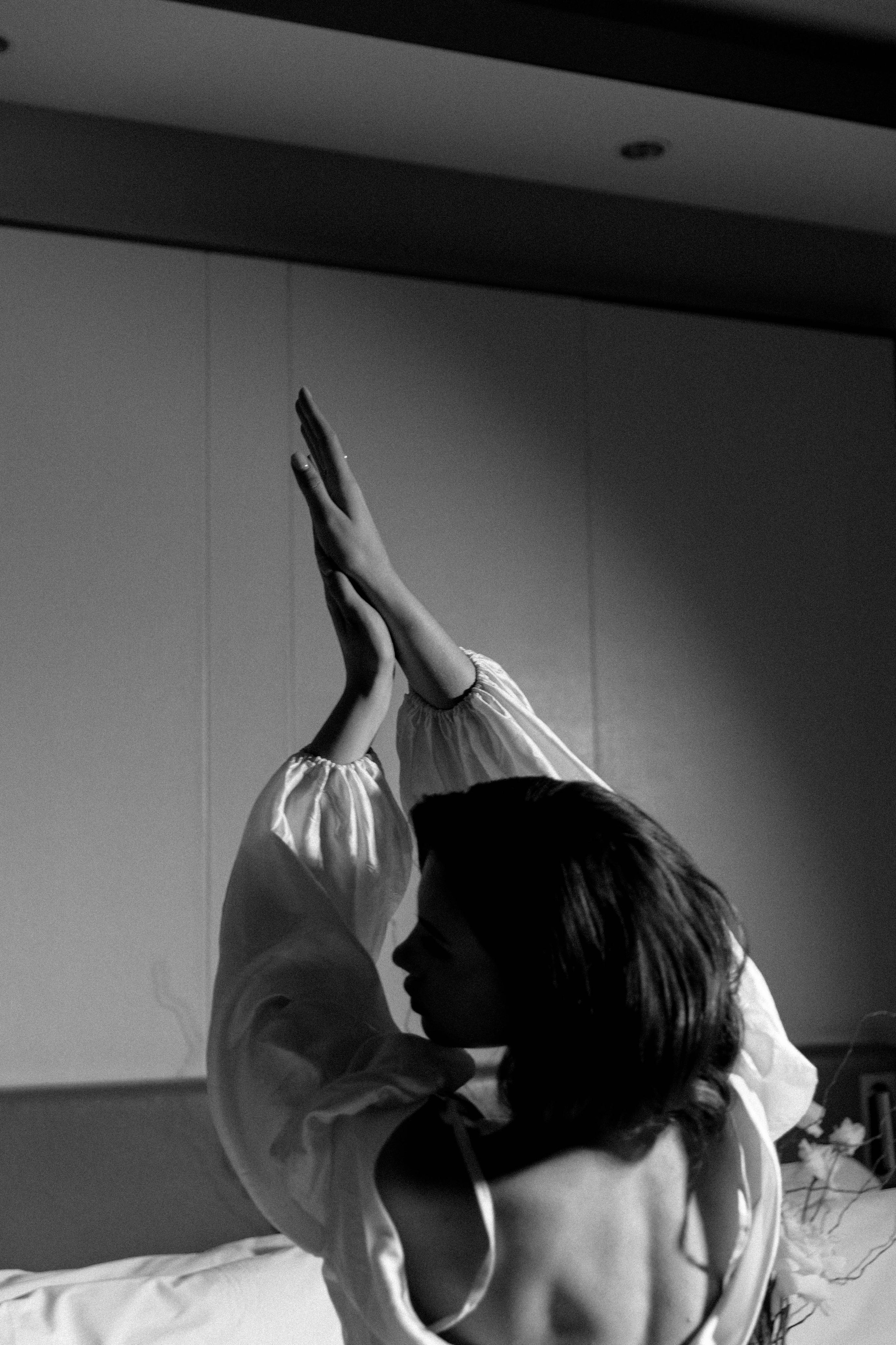 Совместные сборы в отеле. Свадебный фотограф Полина Панина