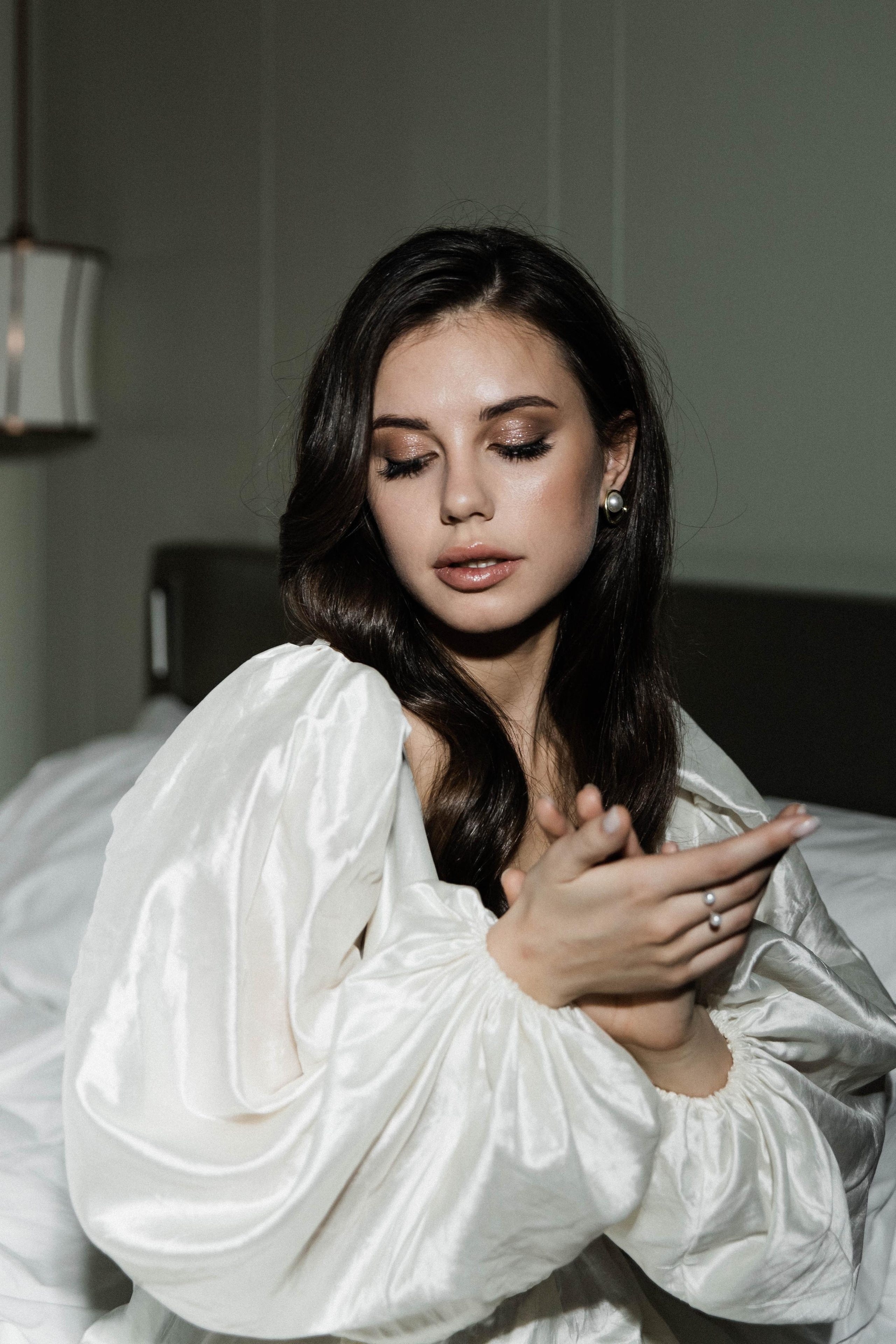 Совместные сборы в отеле. Свадебный фотограф Полина Панина