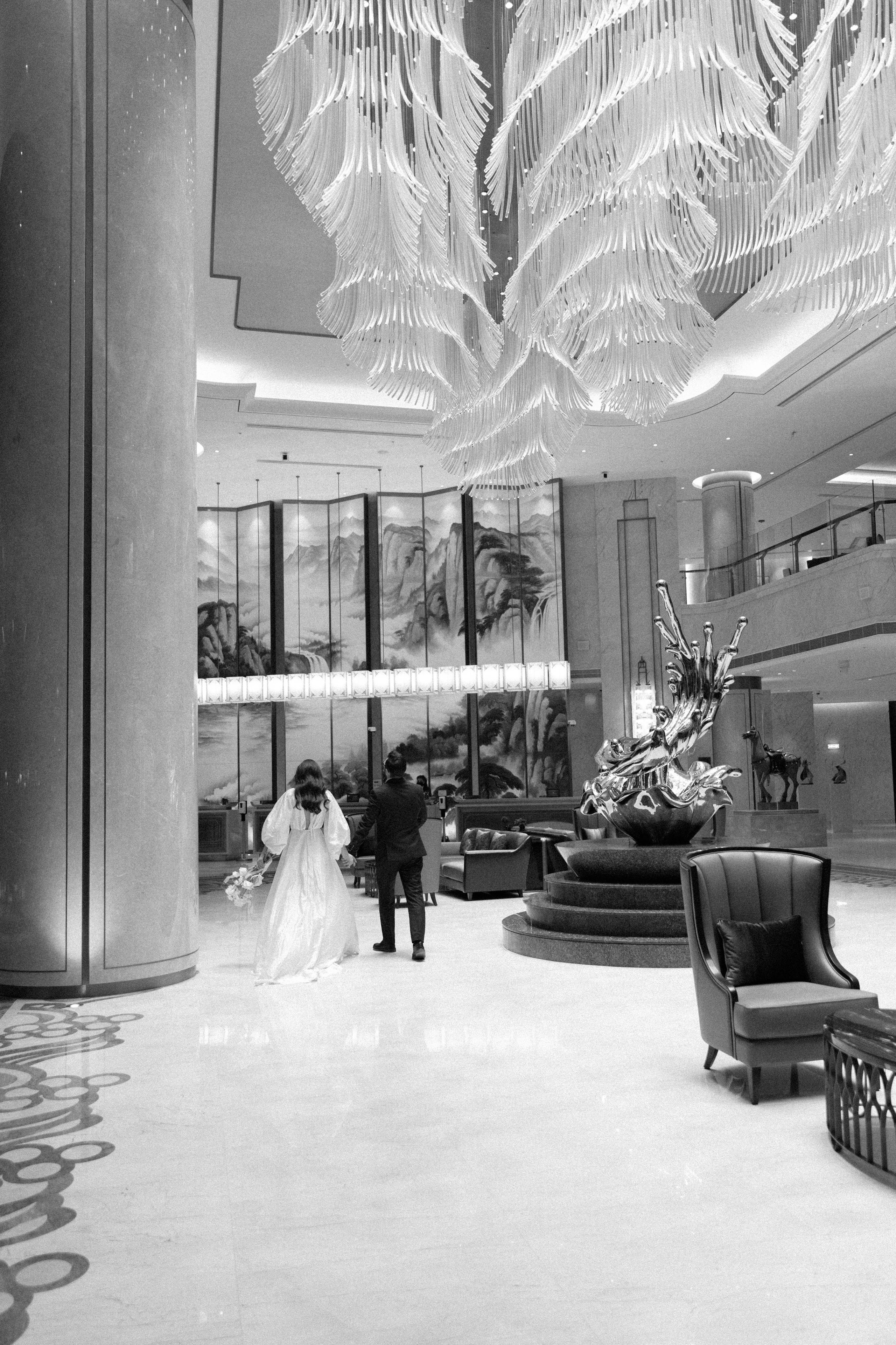 Совместные сборы в отеле. Свадебный фотограф Полина Панина