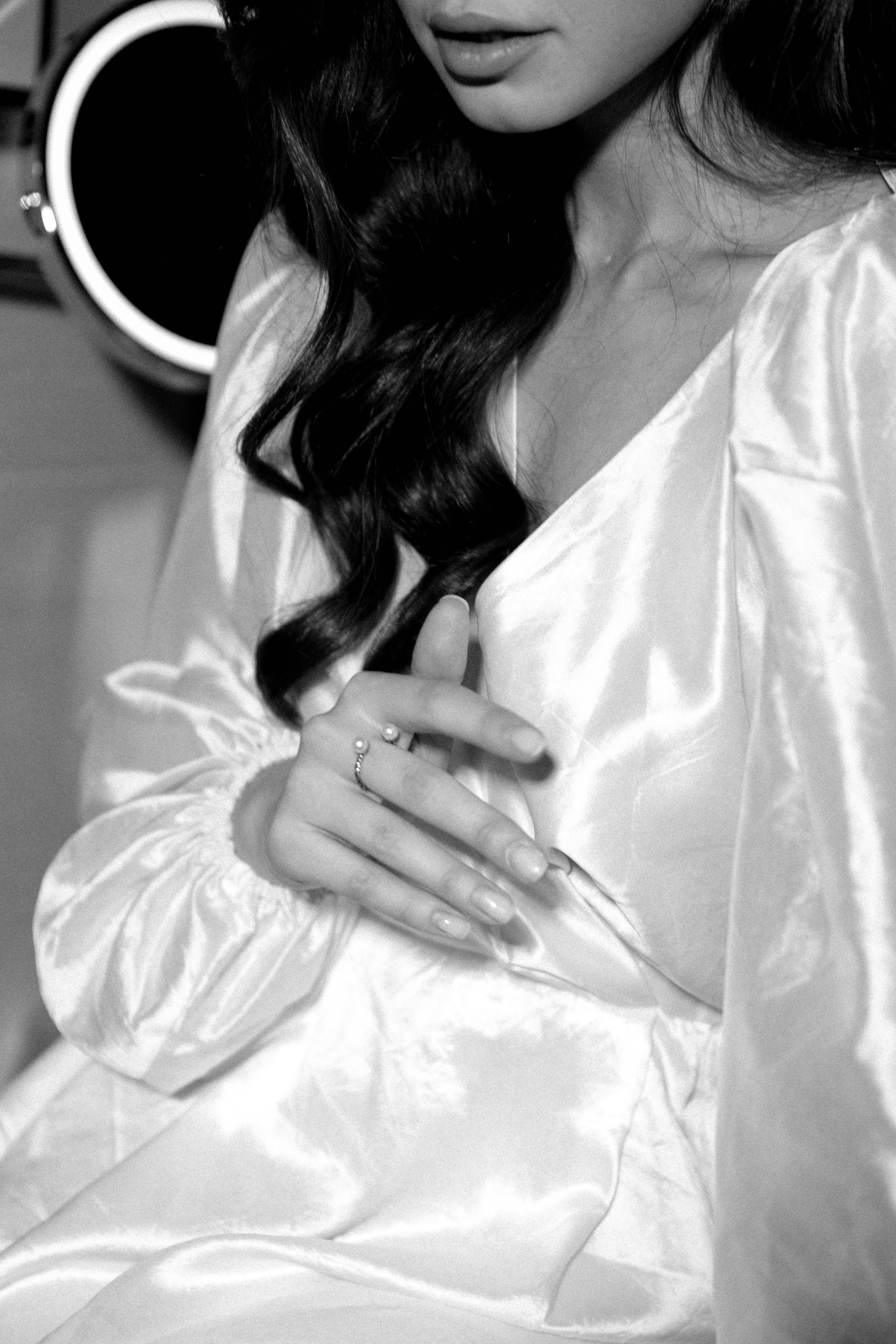 Совместные сборы в отеле. Свадебный фотограф Полина Панина