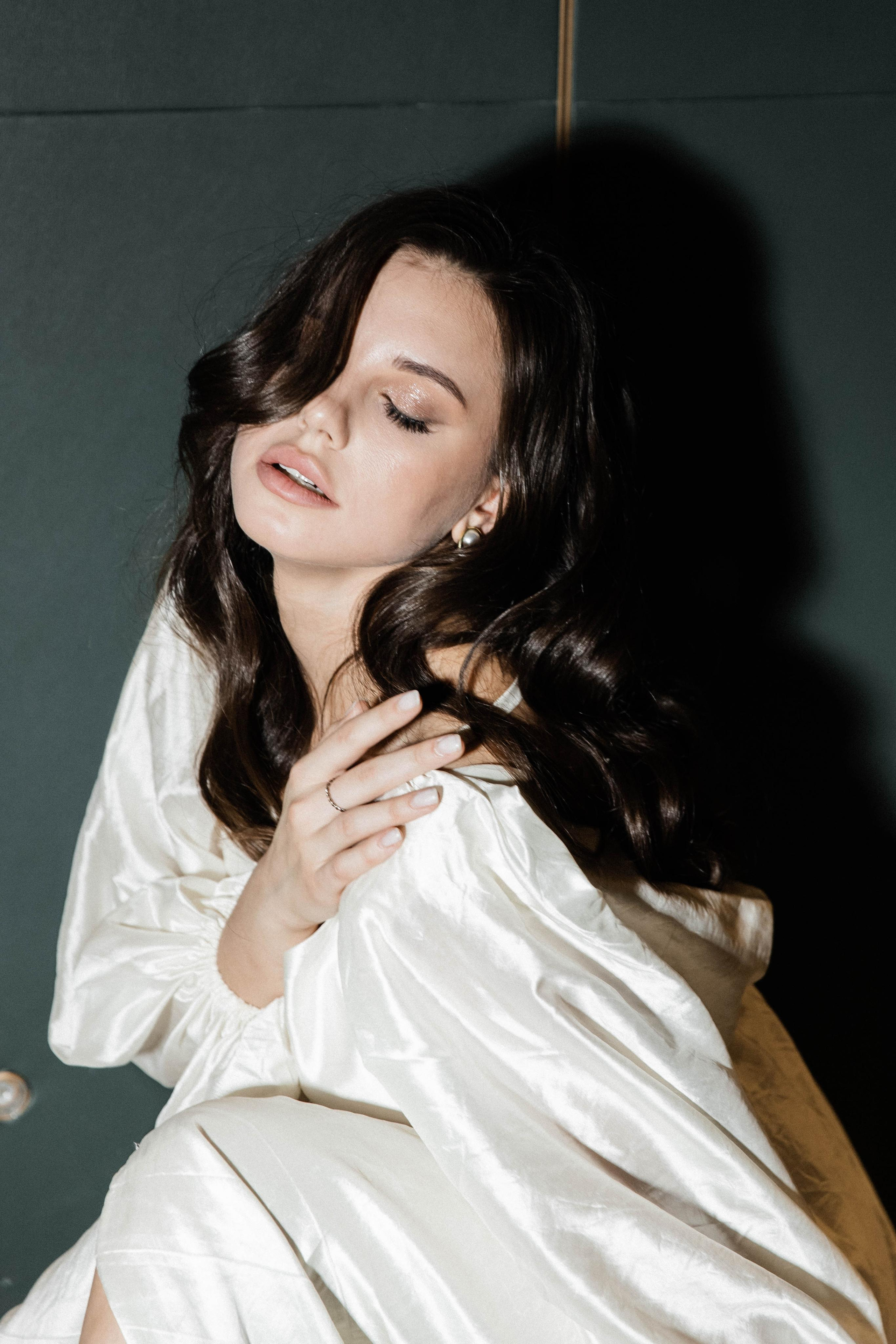 Совместные сборы в отеле. Свадебный фотограф Полина Панина