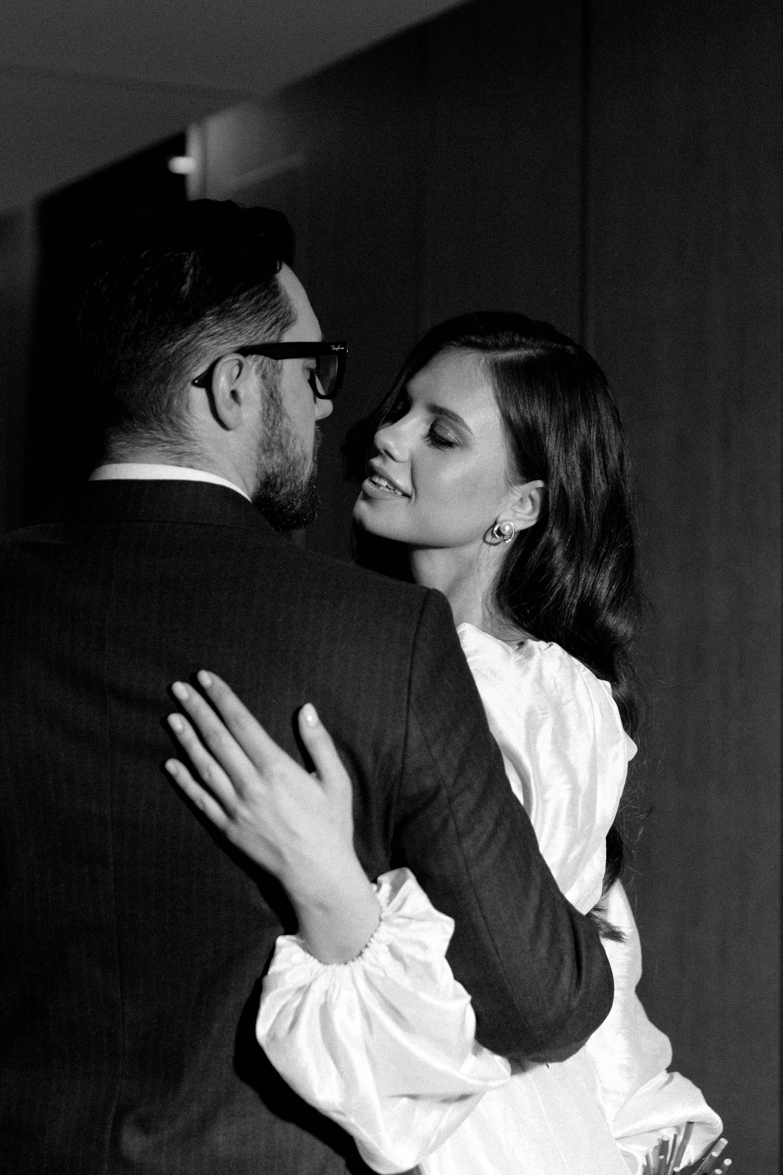 Совместные сборы в отеле. Свадебный фотограф Полина Панина