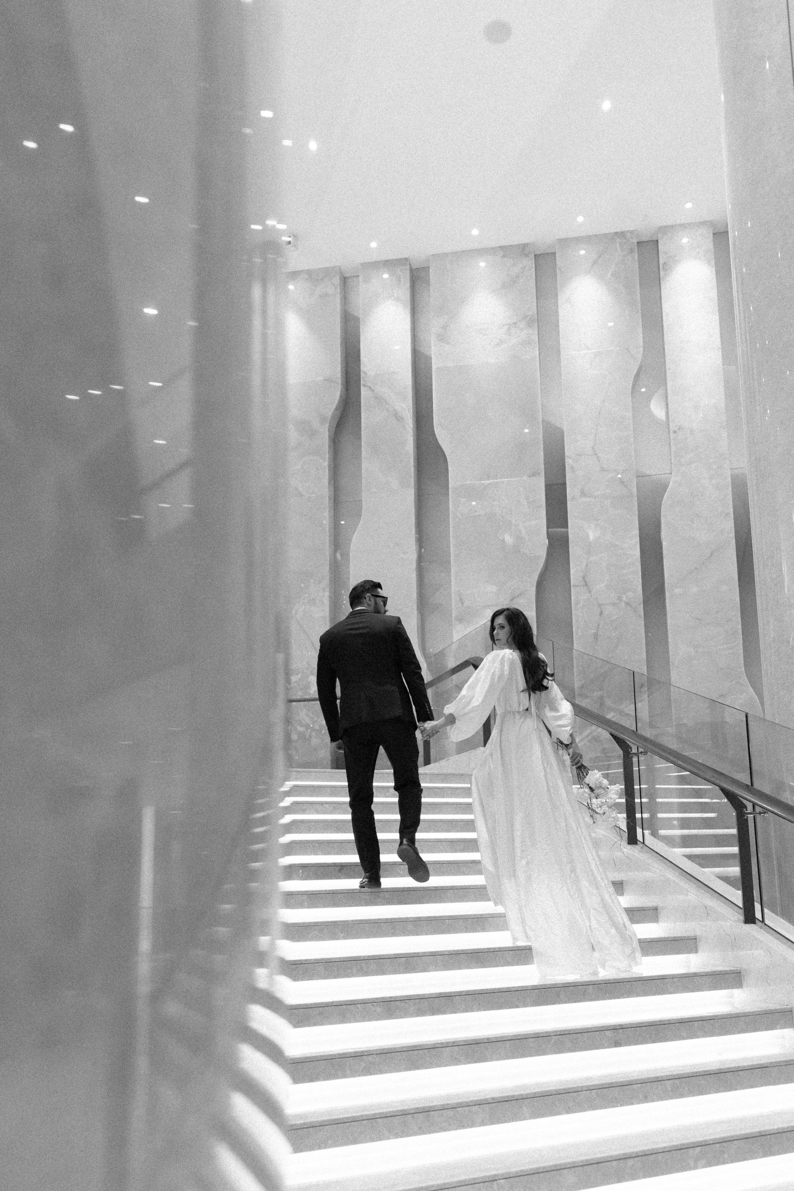 Совместные сборы в отеле. Свадебный фотограф Полина Панина