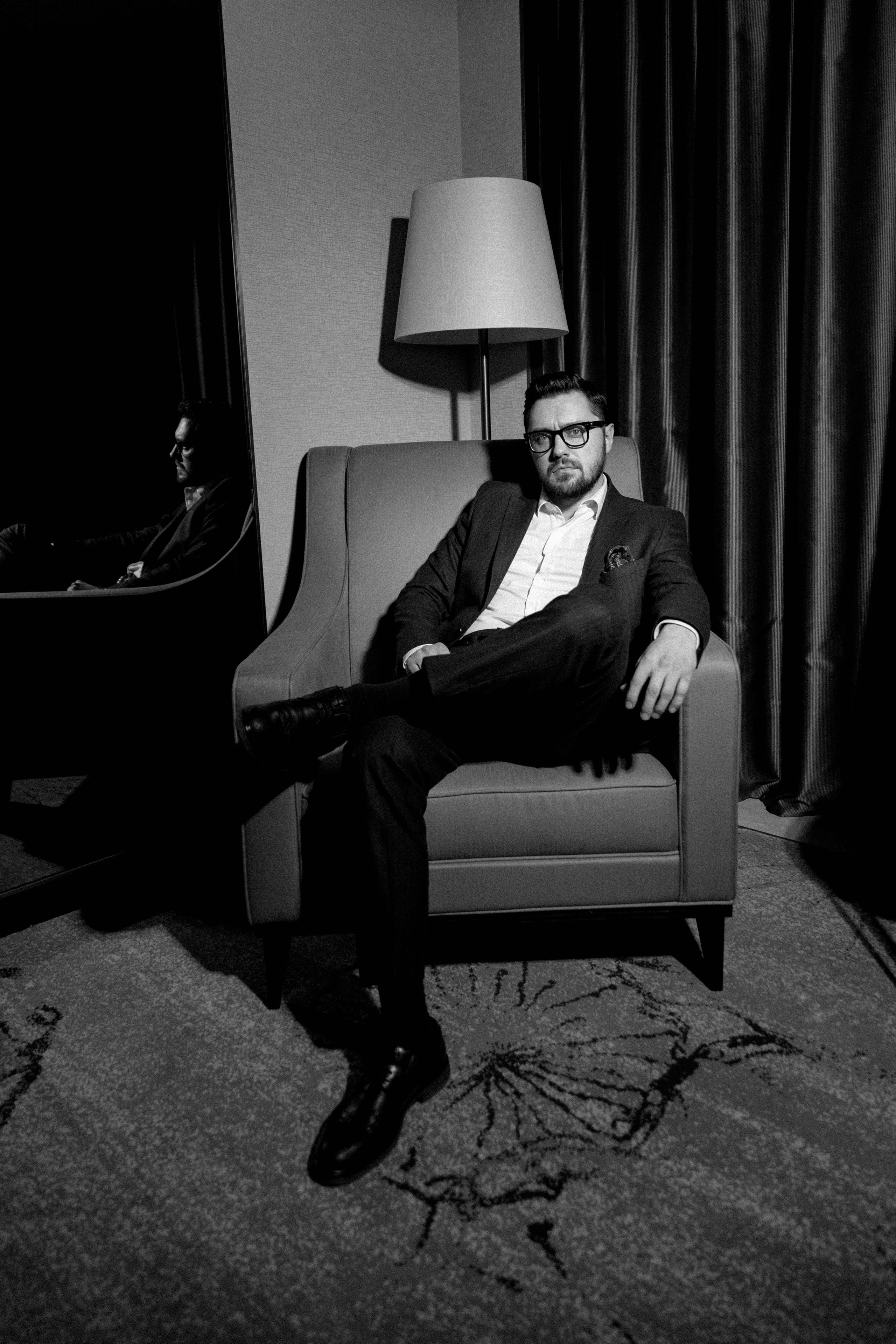 Совместные сборы в отеле. Свадебный фотограф Полина Панина