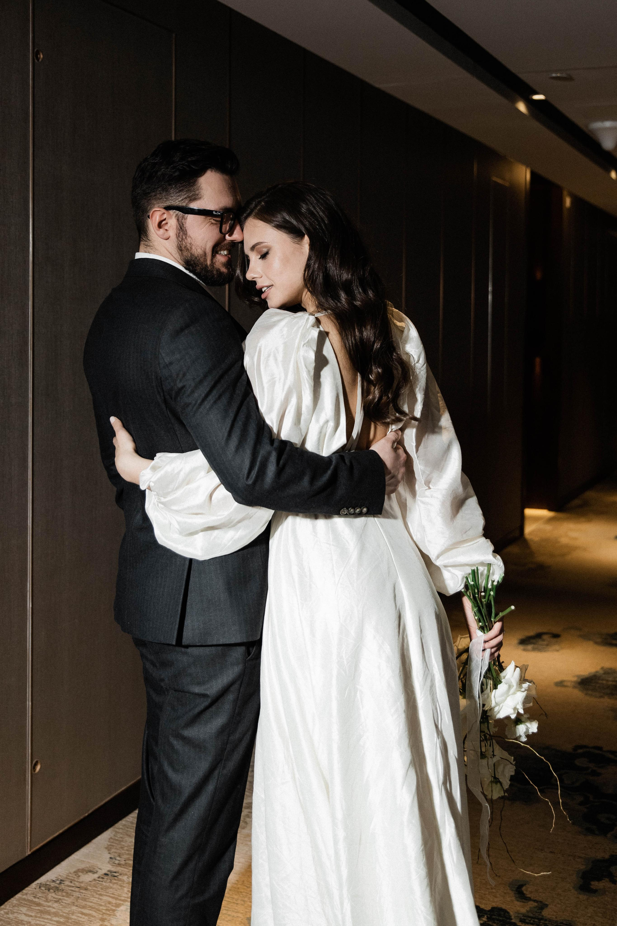 Совместные сборы в отеле. Свадебный фотограф Полина Панина