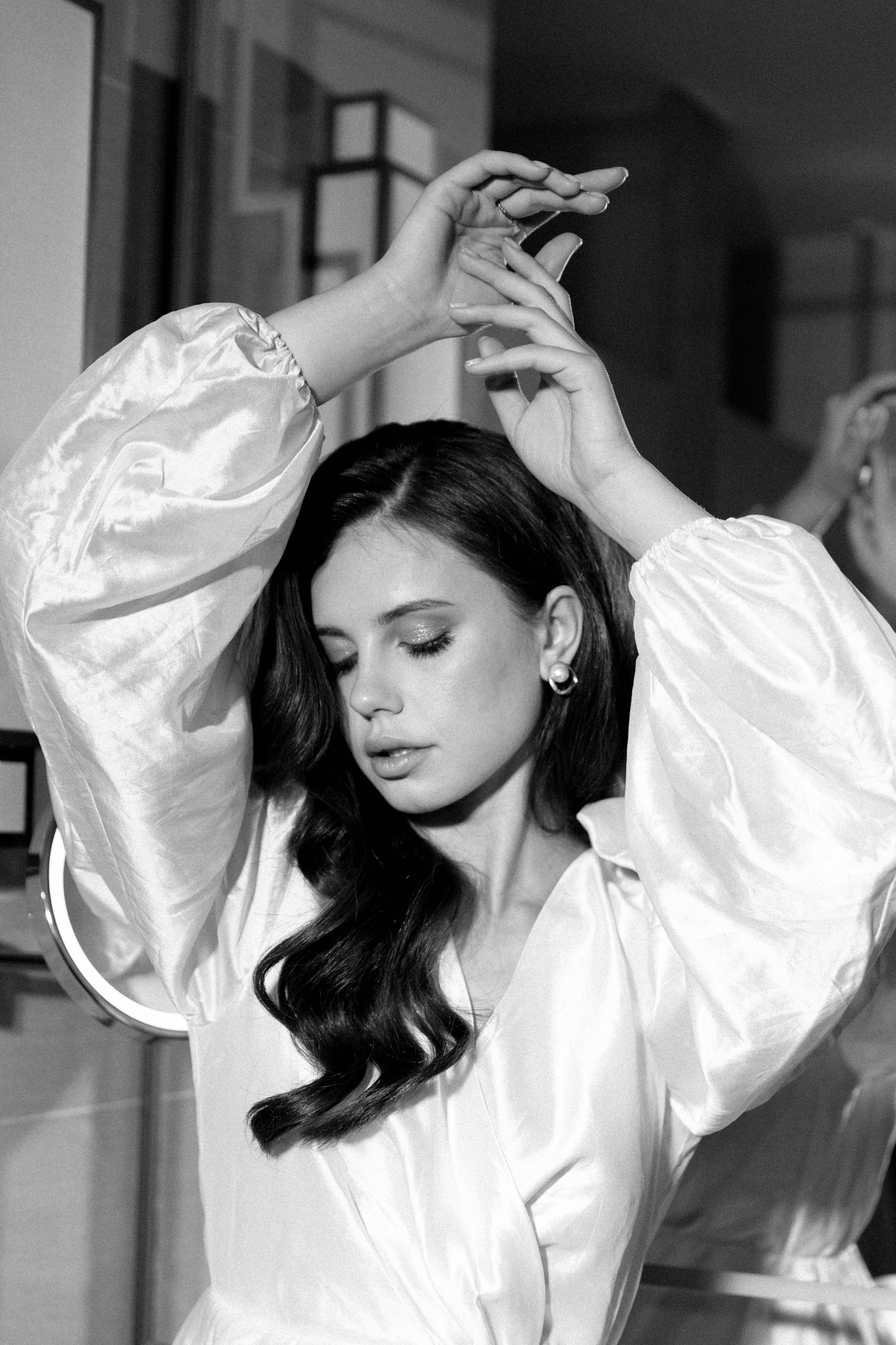 Совместные сборы в отеле. Свадебный фотограф Полина Панина