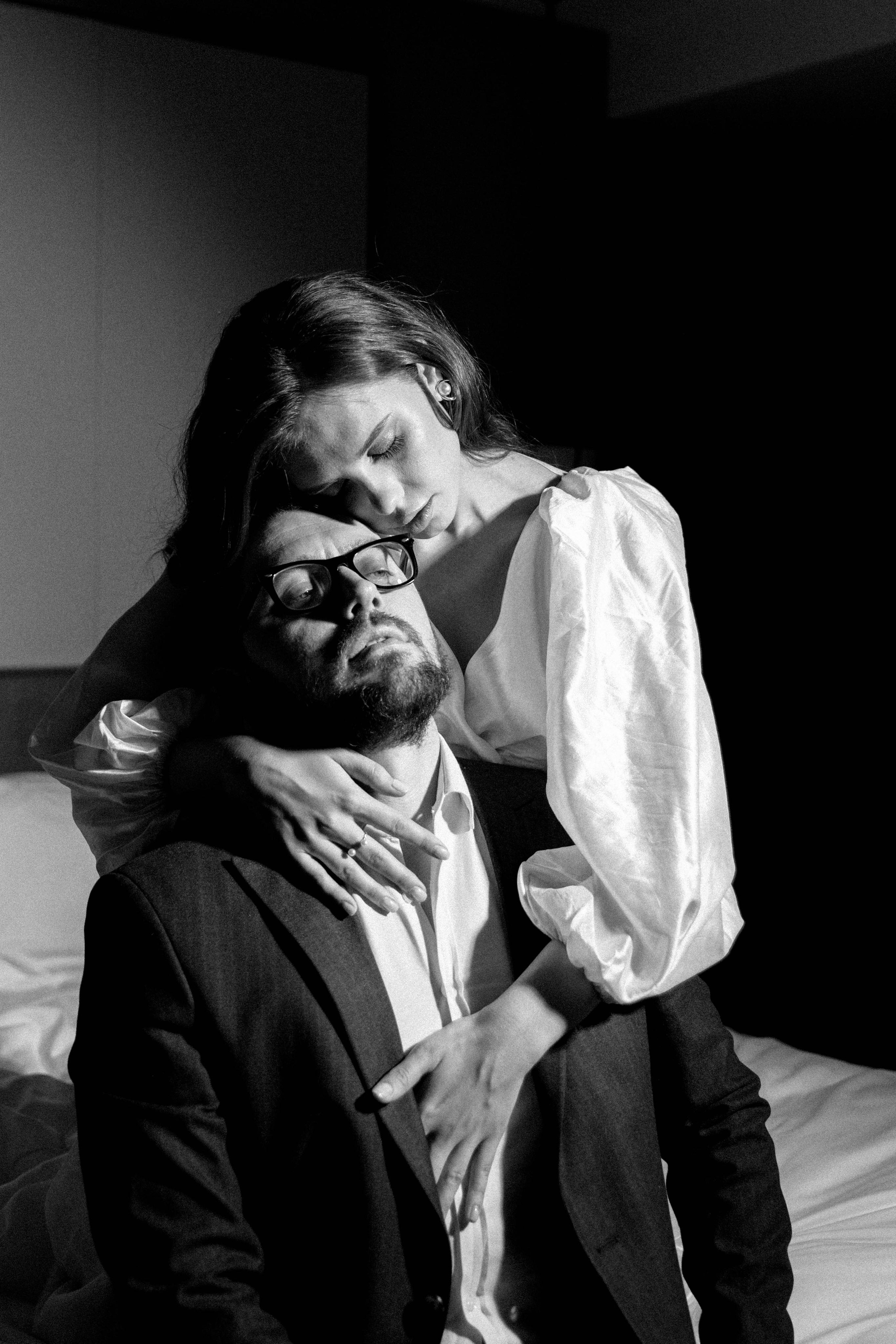 Совместные сборы в отеле. Свадебный фотограф Полина Панина