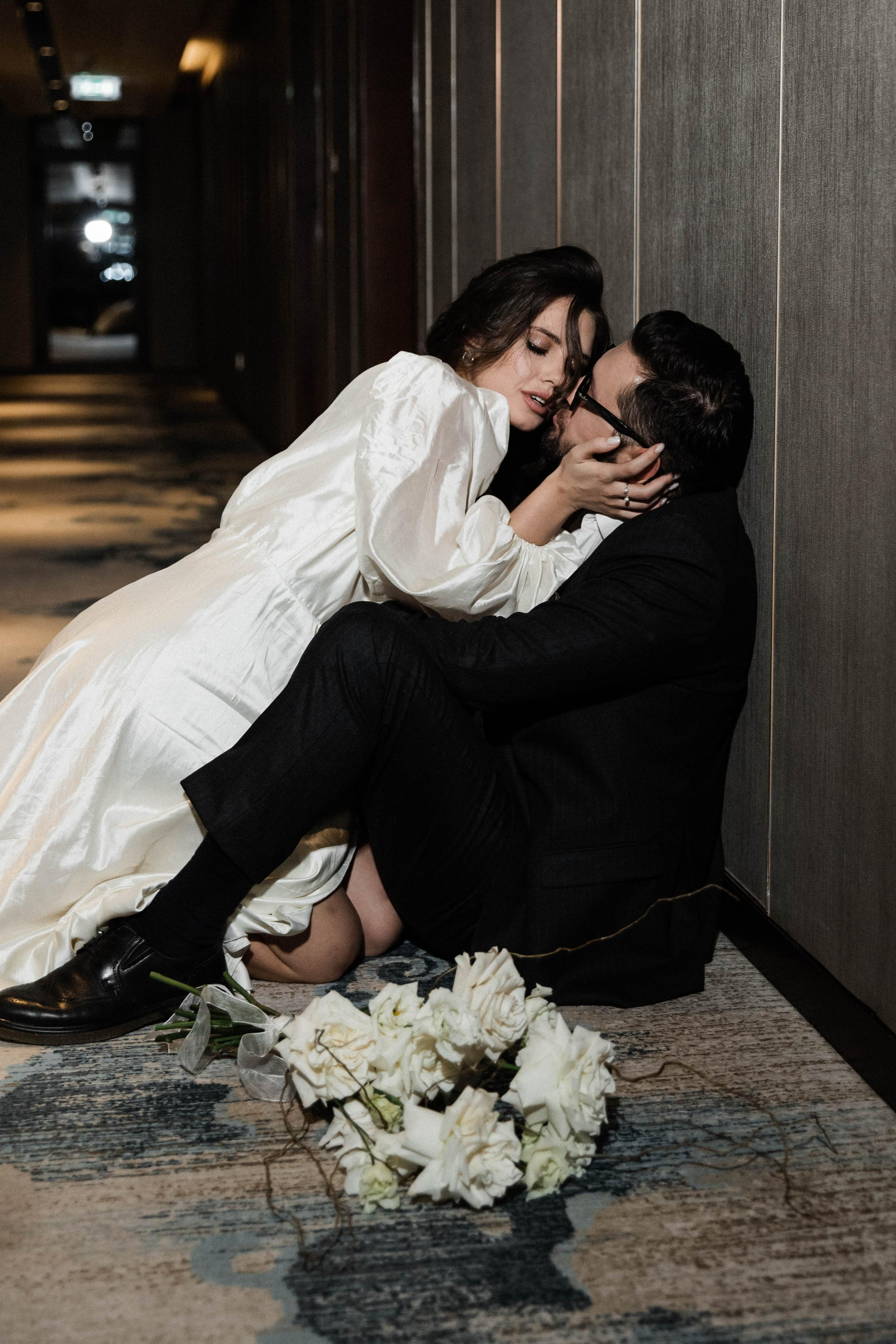 Совместные сборы в отеле. Свадебный фотограф Полина Панина