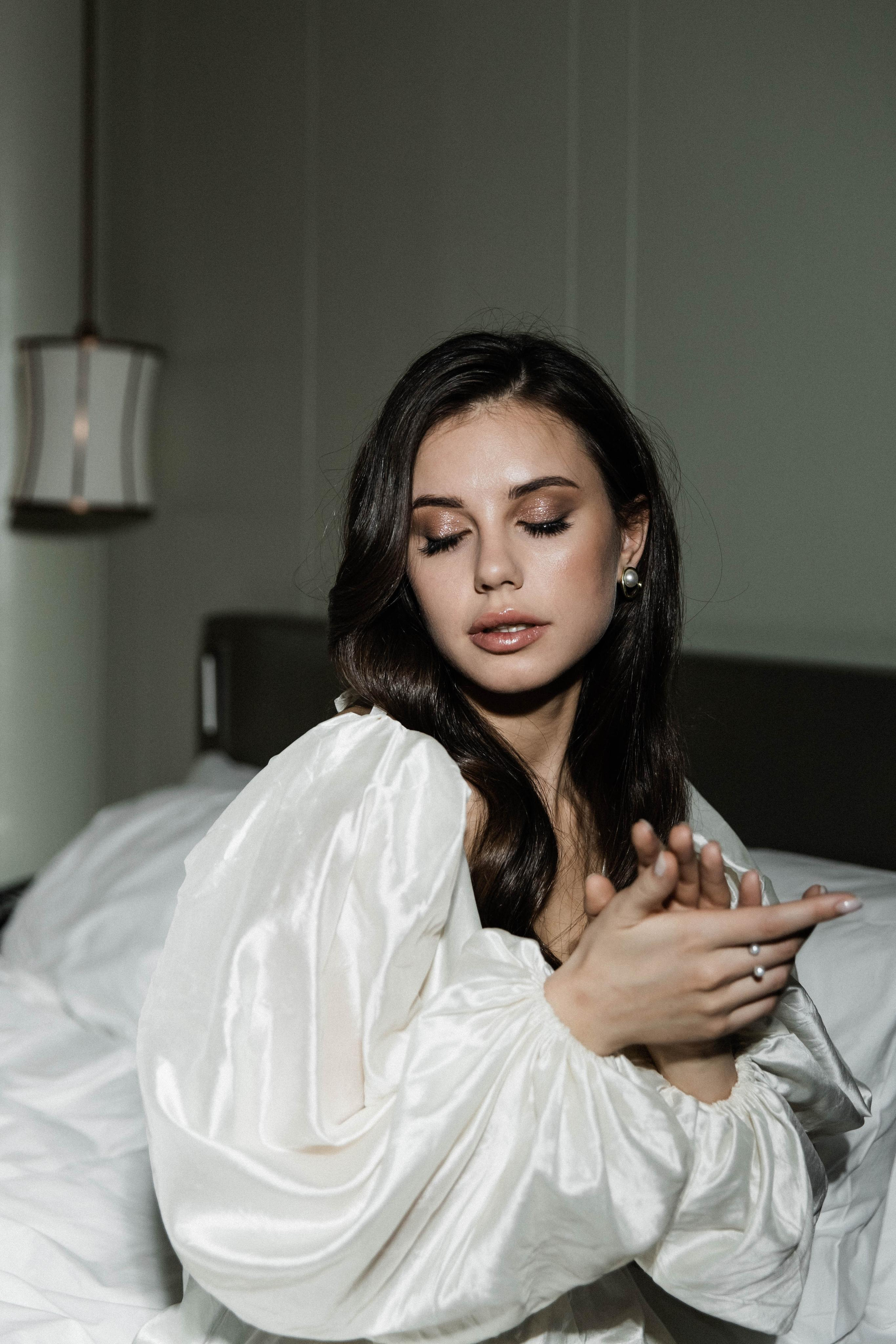 Совместные сборы в отеле. Свадебный фотограф Полина Панина