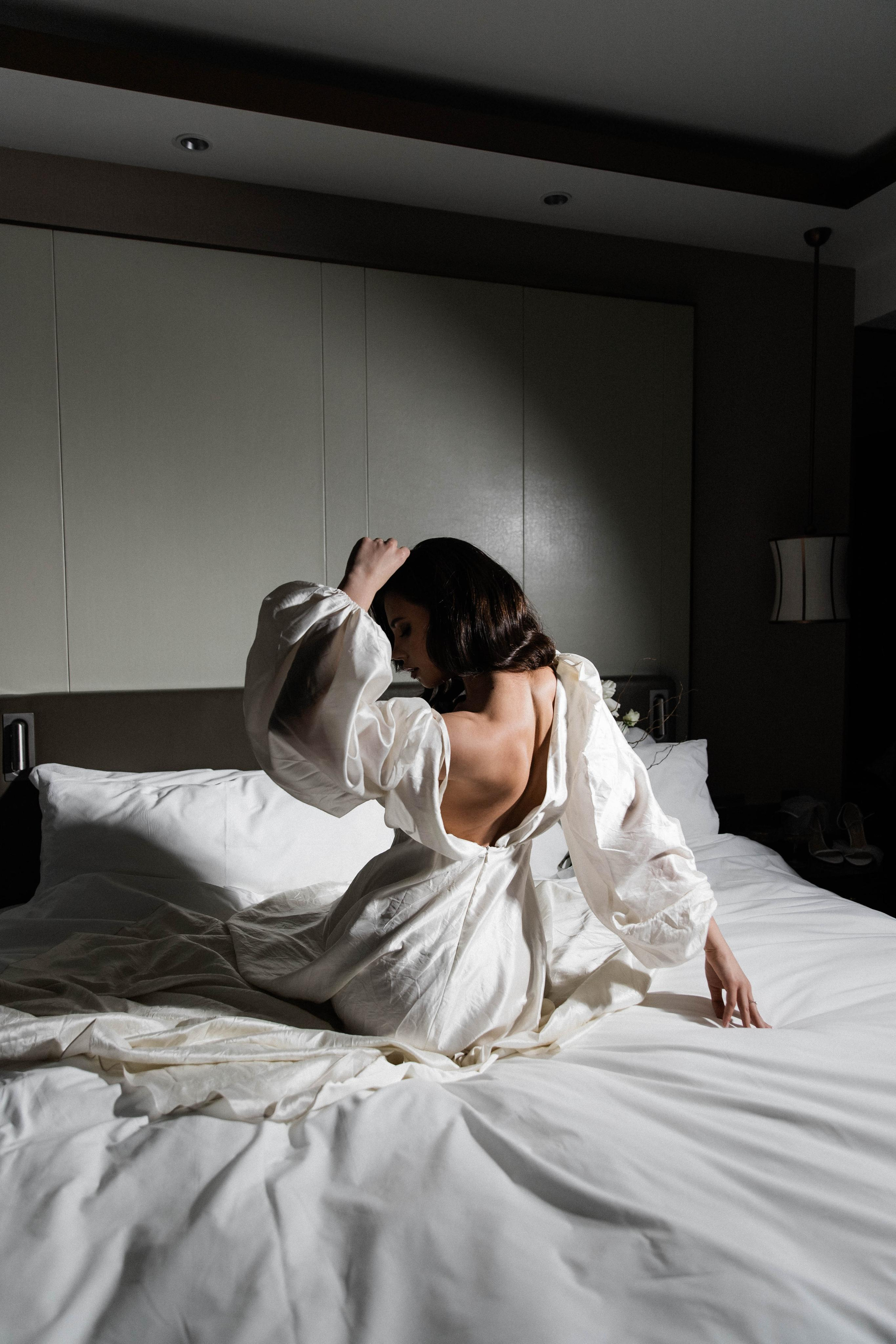 Совместные сборы в отеле. Свадебный фотограф Полина Панина