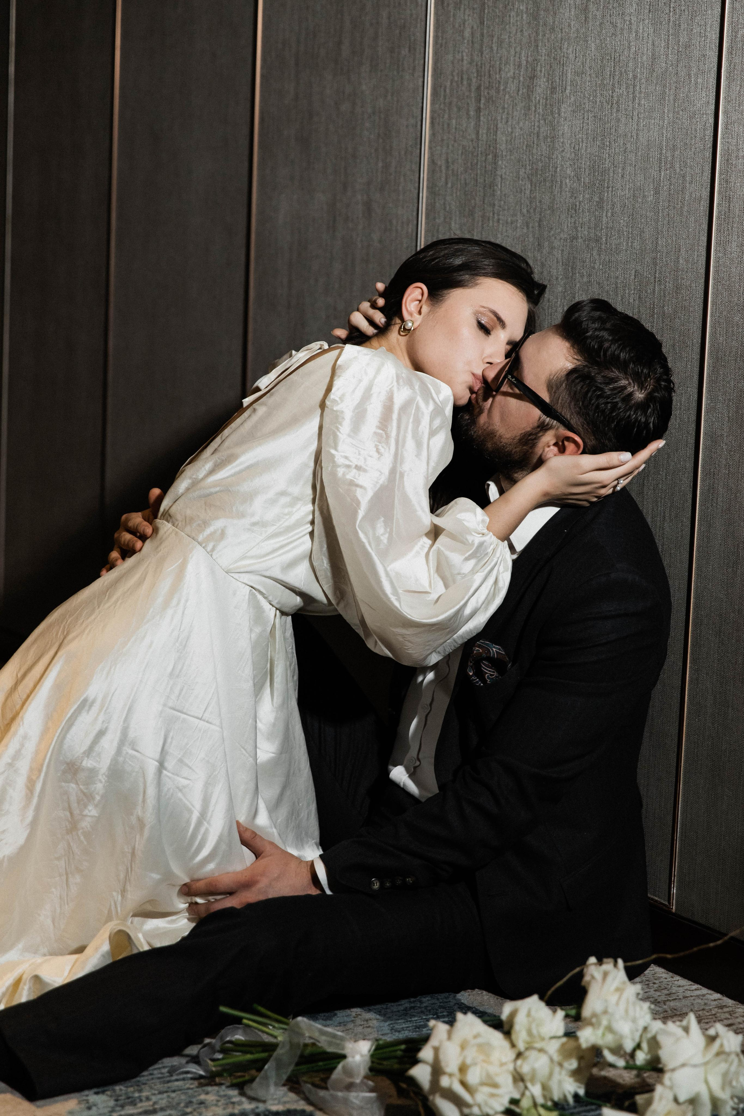 Совместные сборы в отеле. Свадебный фотограф Полина Панина