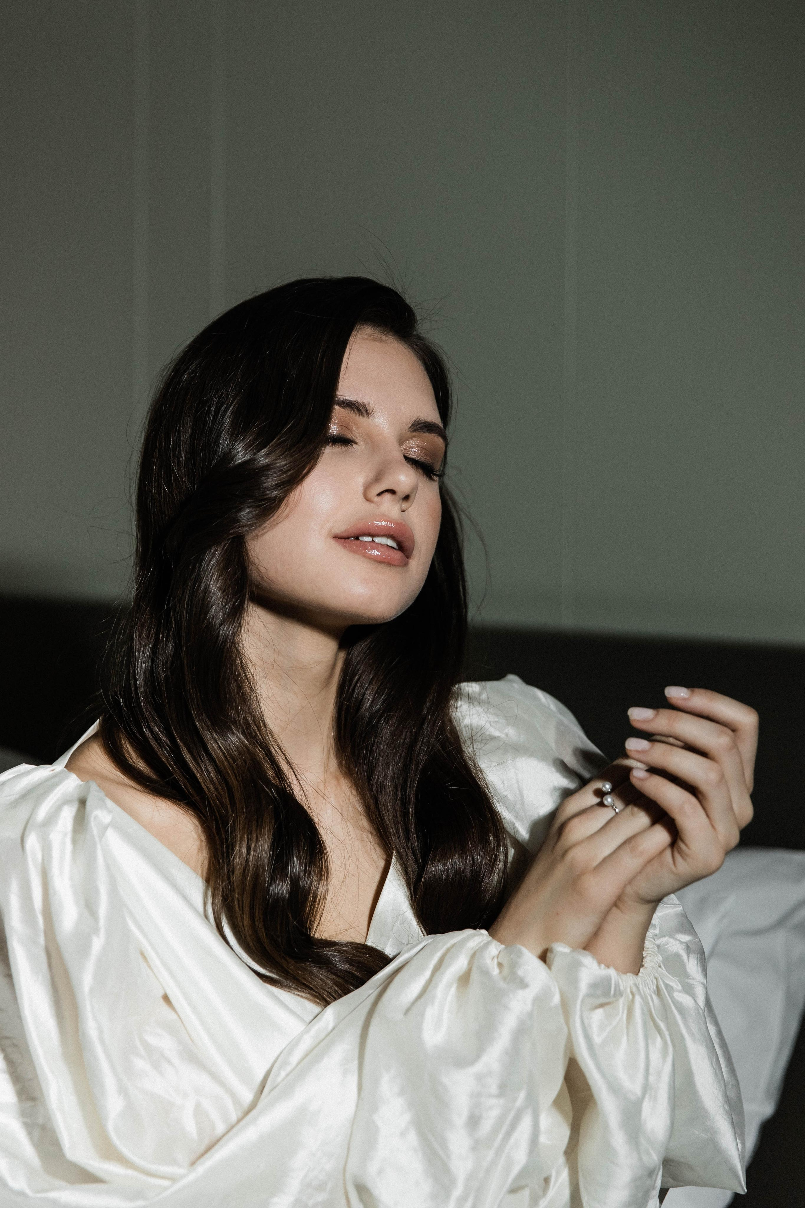 Совместные сборы в отеле. Свадебный фотограф Полина Панина