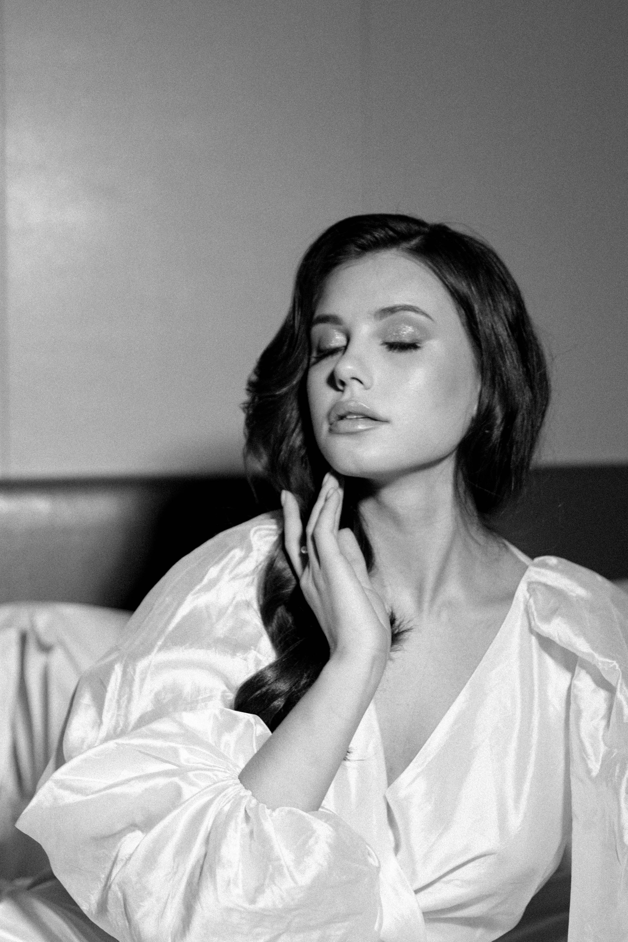 Совместные сборы в отеле. Свадебный фотограф Полина Панина