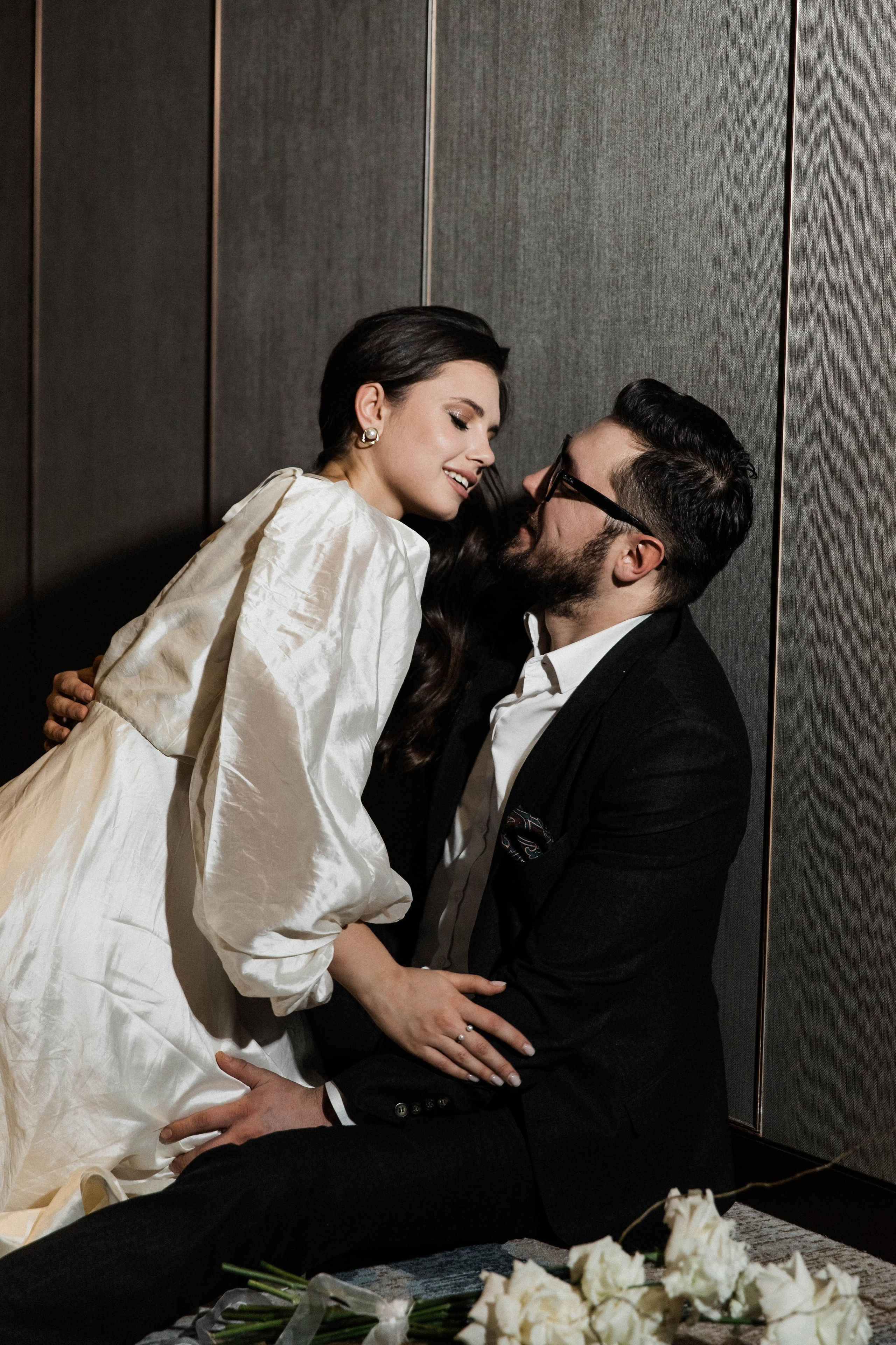 Совместные сборы в отеле. Свадебный фотограф Полина Панина