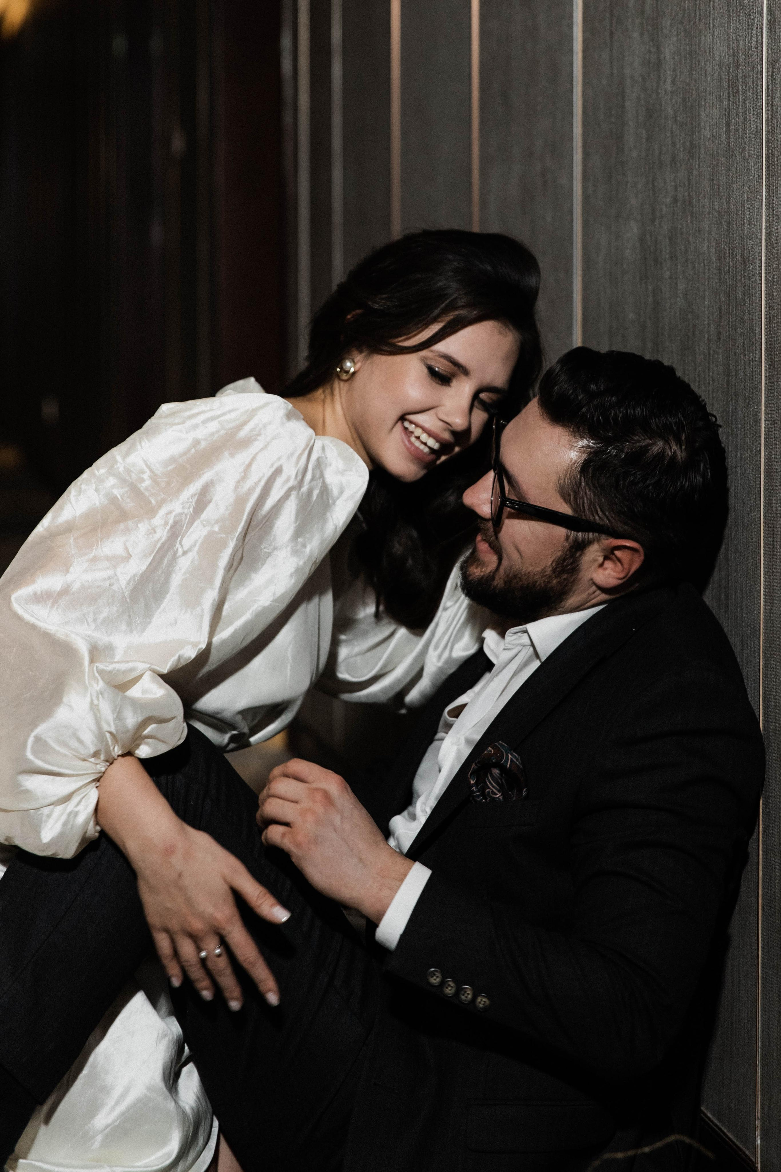 Совместные сборы в отеле. Свадебный фотограф Полина Панина