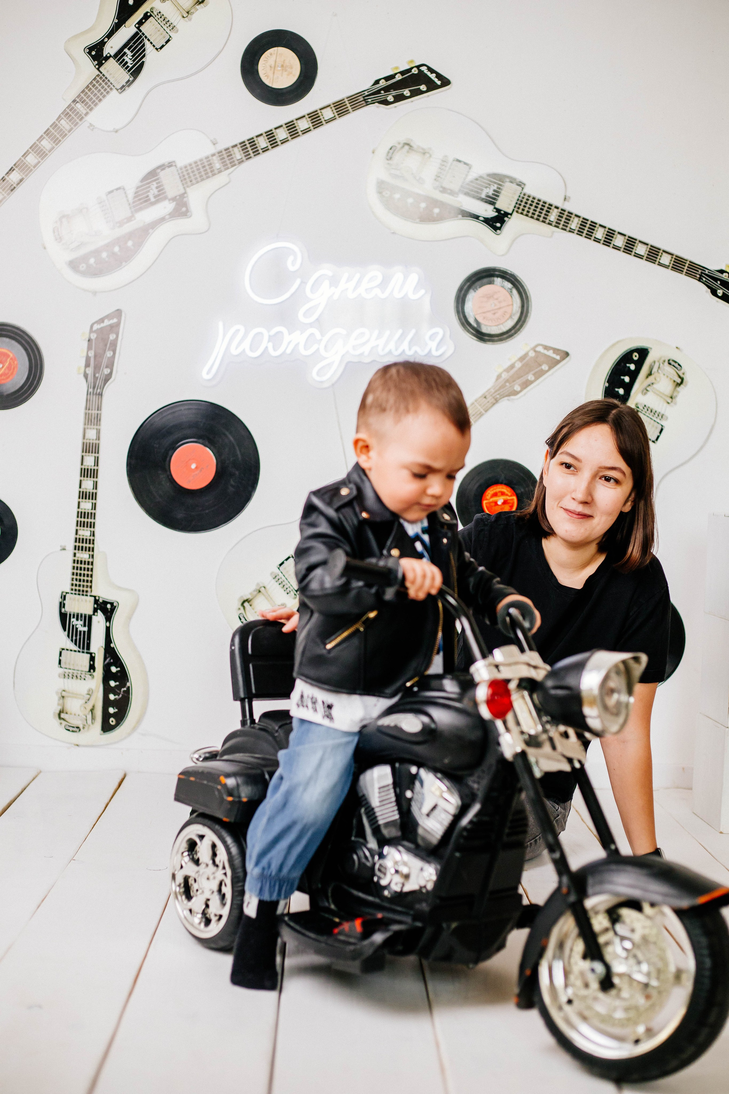 Лев с семьей. Рыжова Тамара