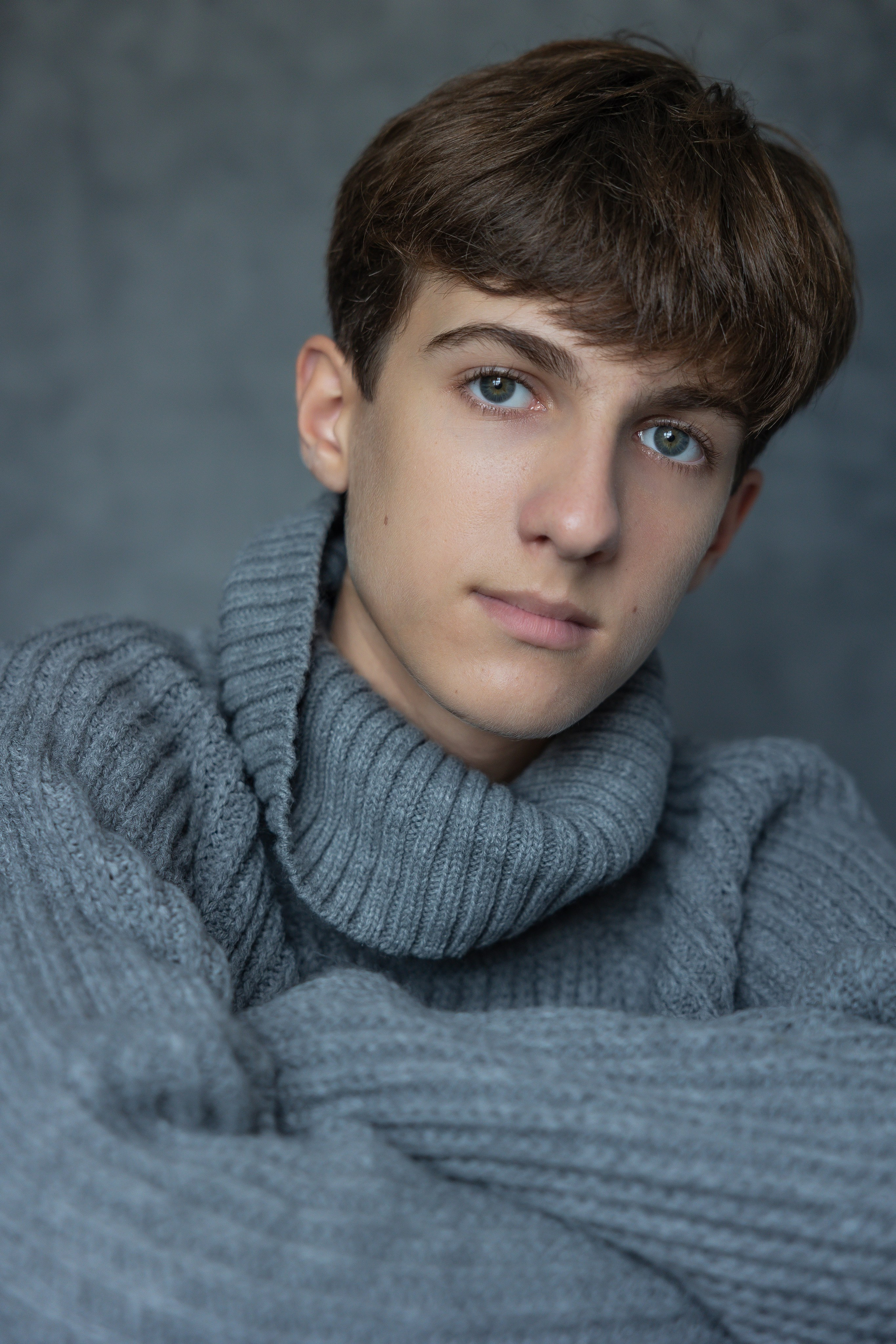 АРТЁМ. Я фотограф из Москвы к Вашим услугам