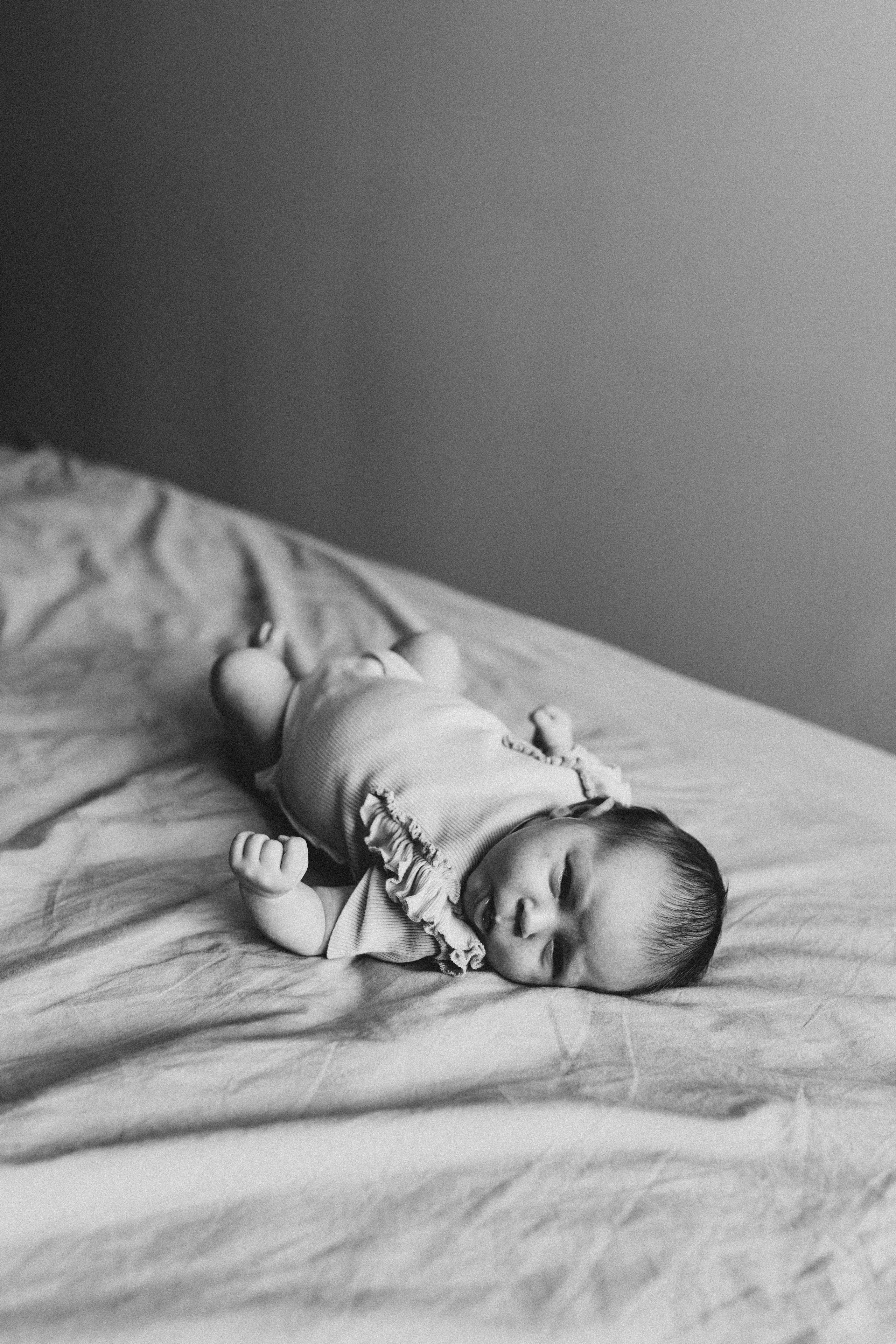 Домашняя лайфстайл фотосессия для малышки Валерии. Фотограф новорожденных в г. Барнаул Ренпенинг Катерина