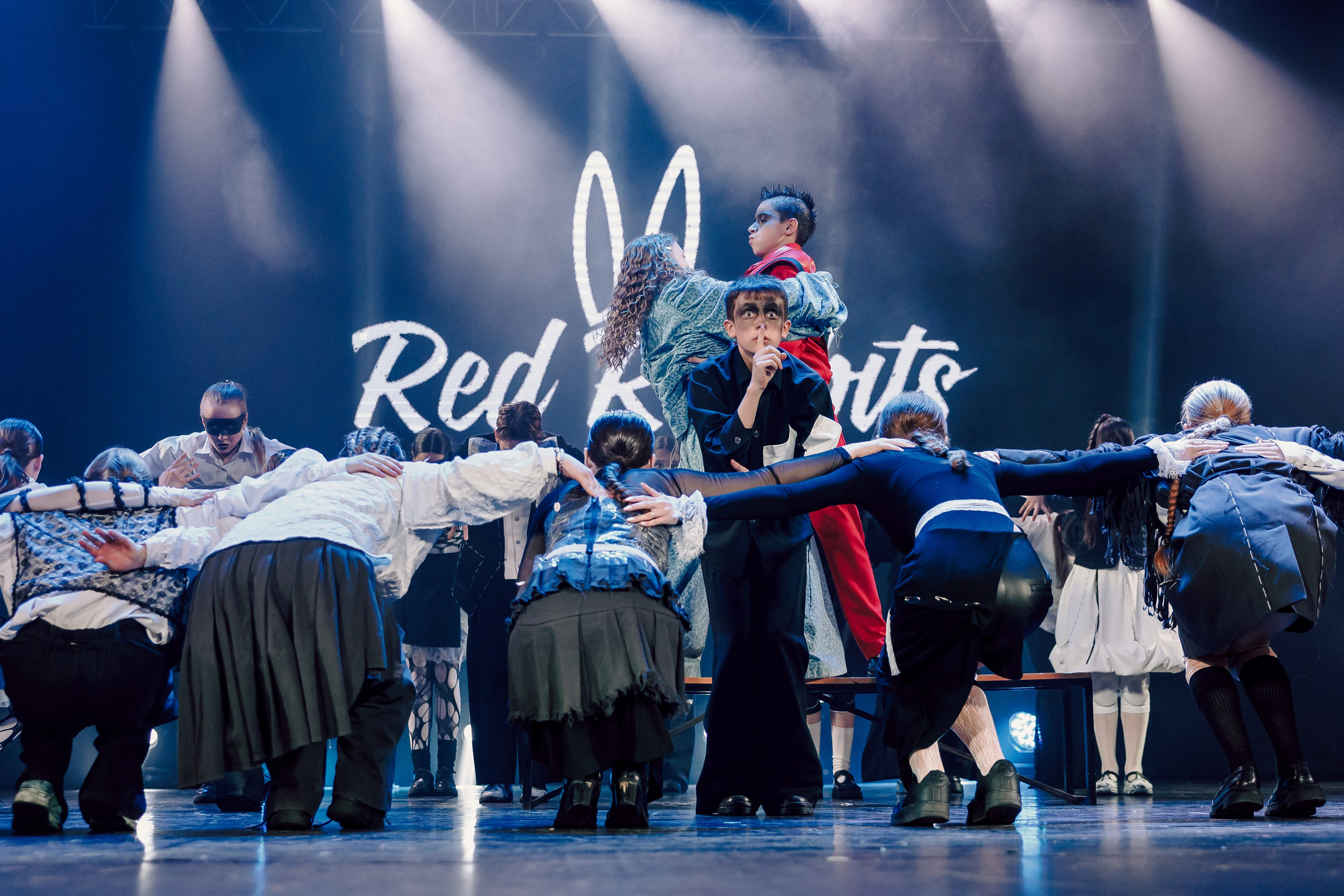 Отчётный концерт танцевальной школы «Red Rabbits» 2025. Лёшка Варзегов — фотограф