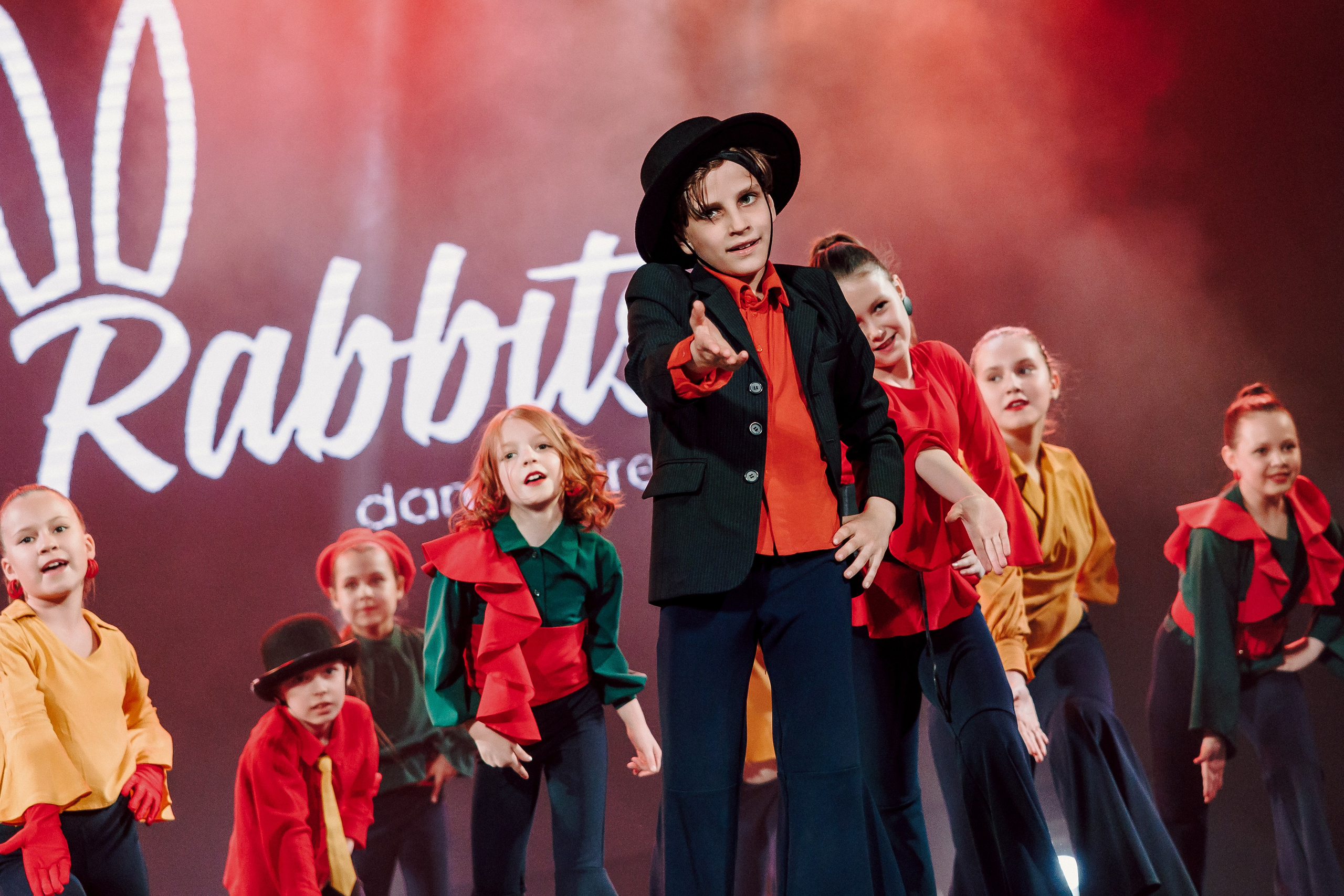 Отчётный концерт танцевальной школы «Red Rabbits» 2025. Лёшка Варзегов — фотограф