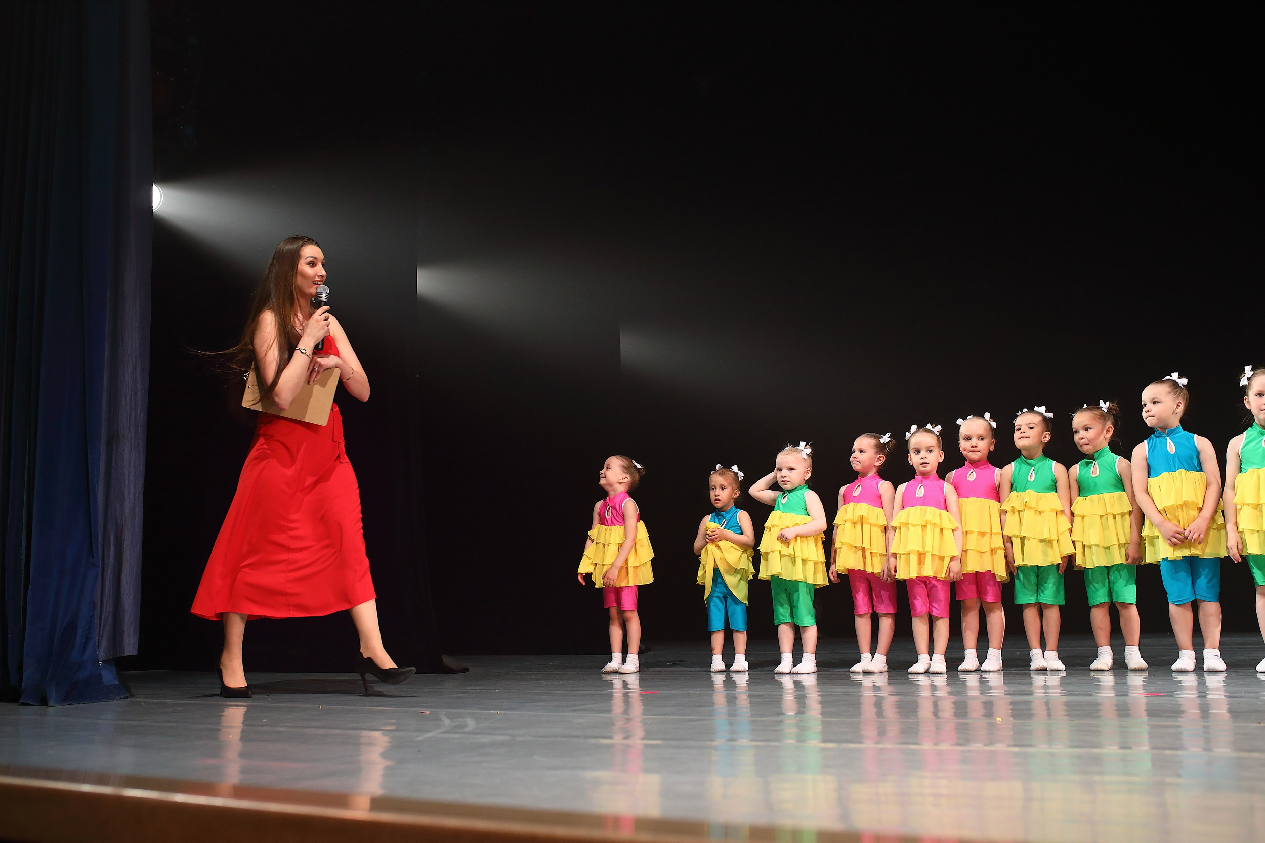 Репортажная фотосессия сцены. Свадебный и семейный фотограф и видеограф в Екатеринбурге Полянские Тимур и Анастасия