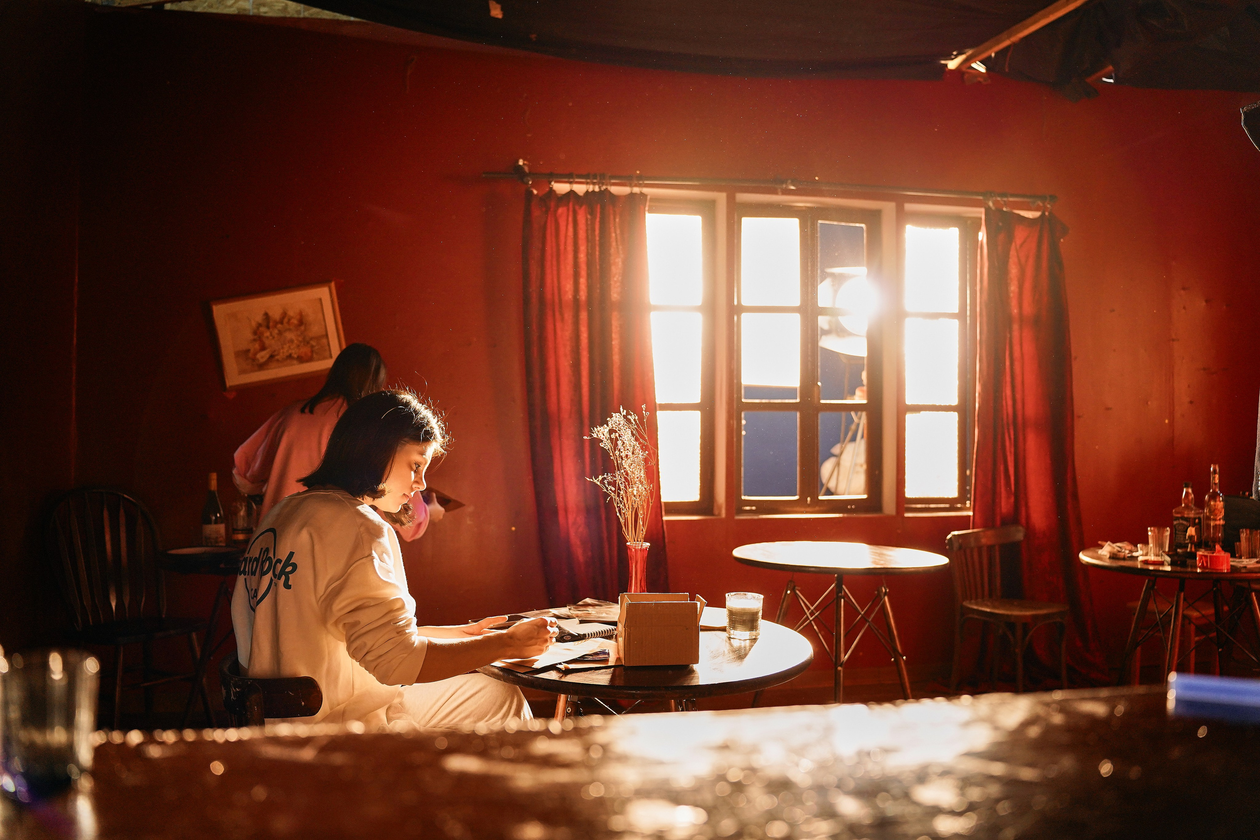 БЭКИ со съемок. Фотограф