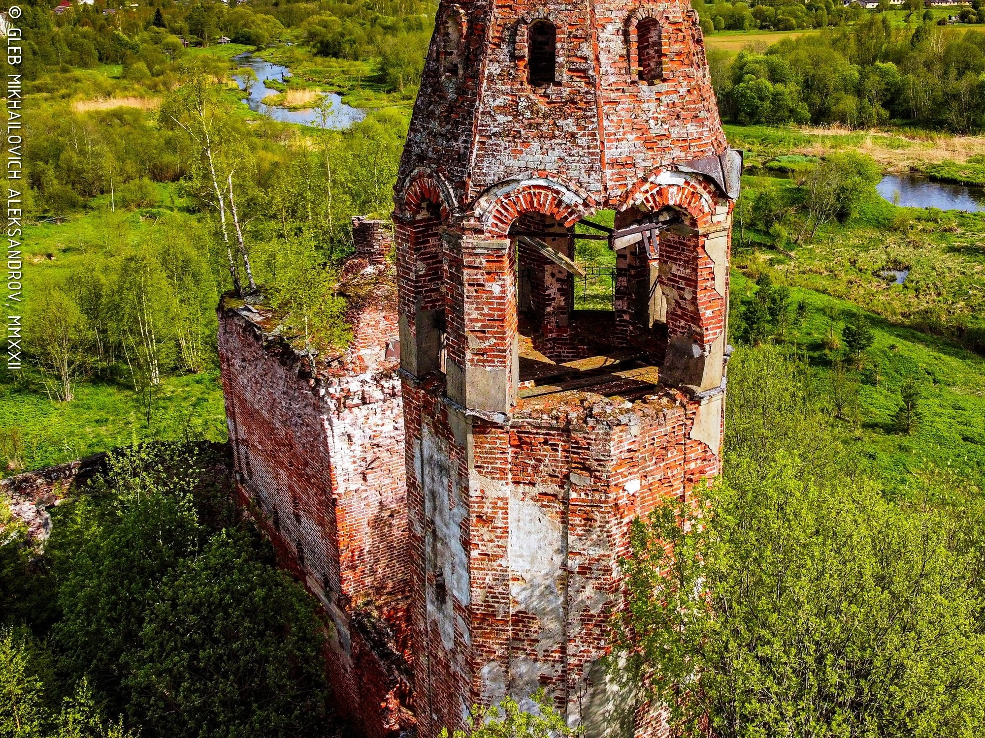 Леонтьевское. Храмовый комплекс. Церкви Михаила Архангела и Леонтия Ростовского. Зодчество
