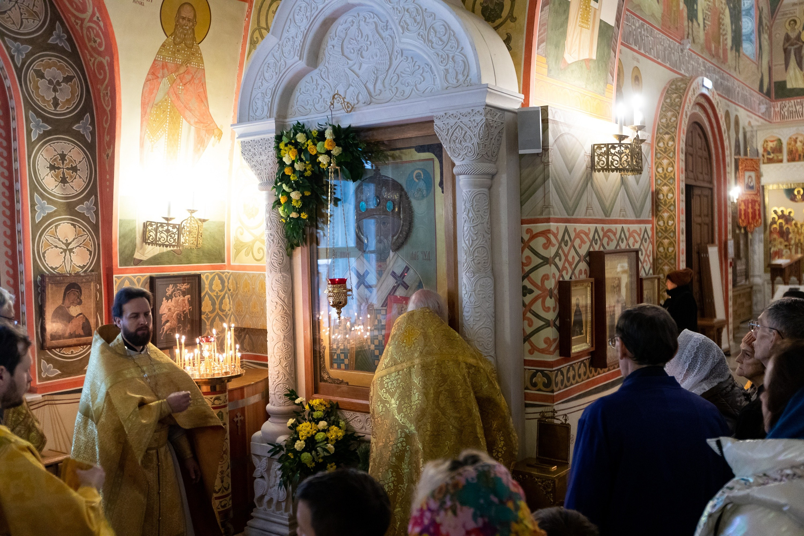 Праздничное богослужение Святителю Николаю 19 декабря. Интерьерный фотограф в Москве Роман Потапов