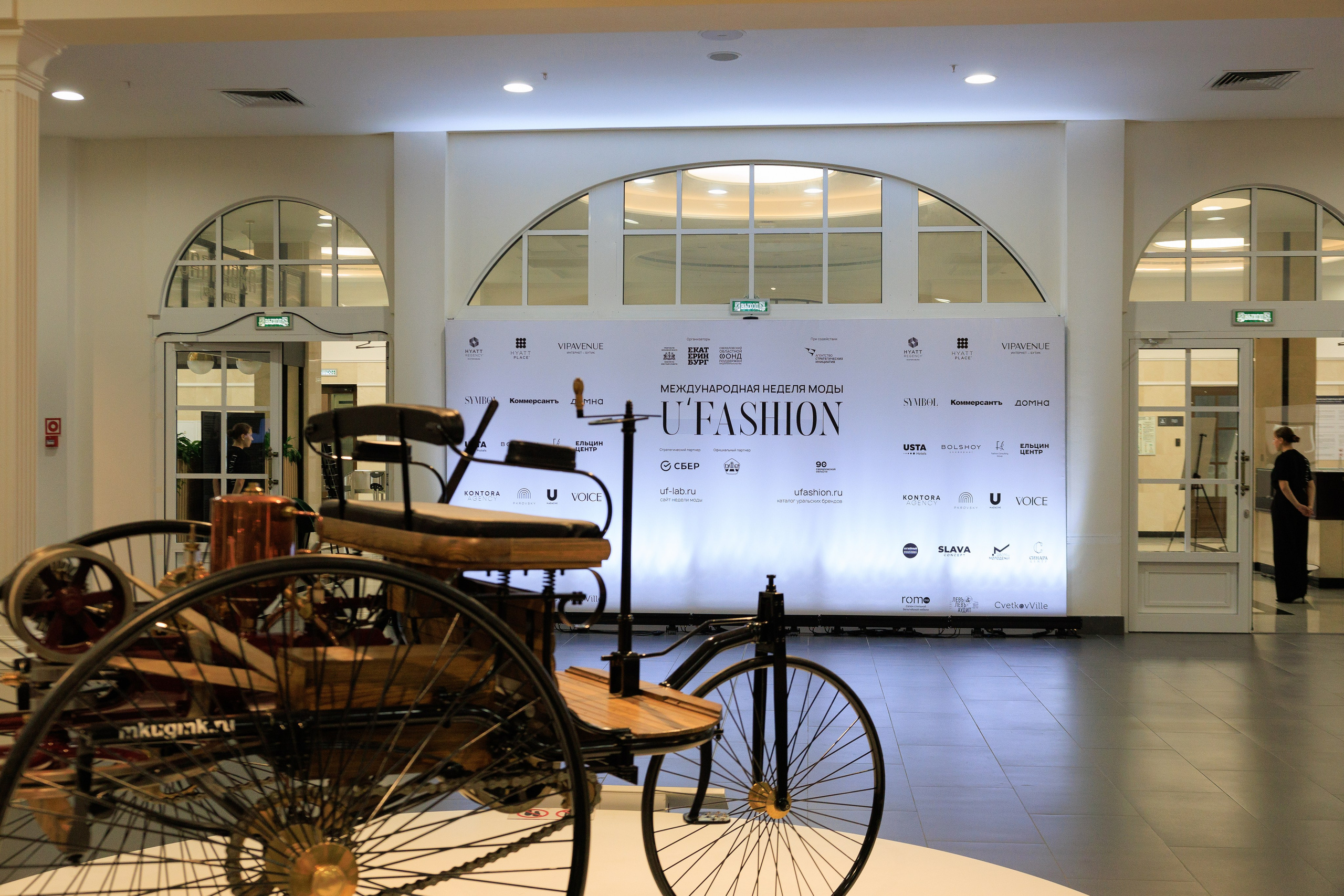 Фотограф для модного показа. Контент для бизнеса в Екатеринбурге Полдень Медиа