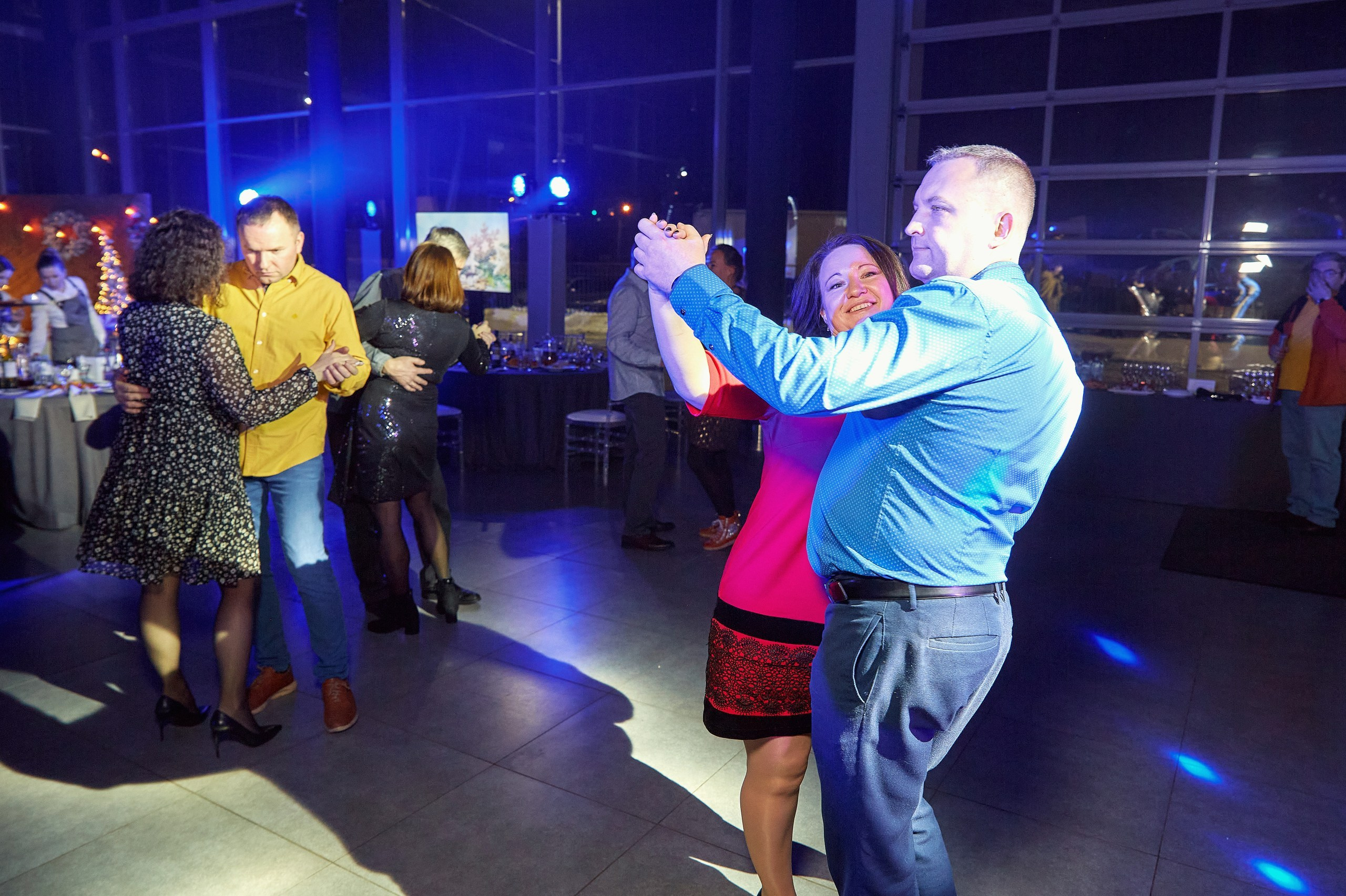 Транс-Инвест / Новогодний корпоратив на территории автосалона. Антон Артюшин, портретный фотограф. Москва